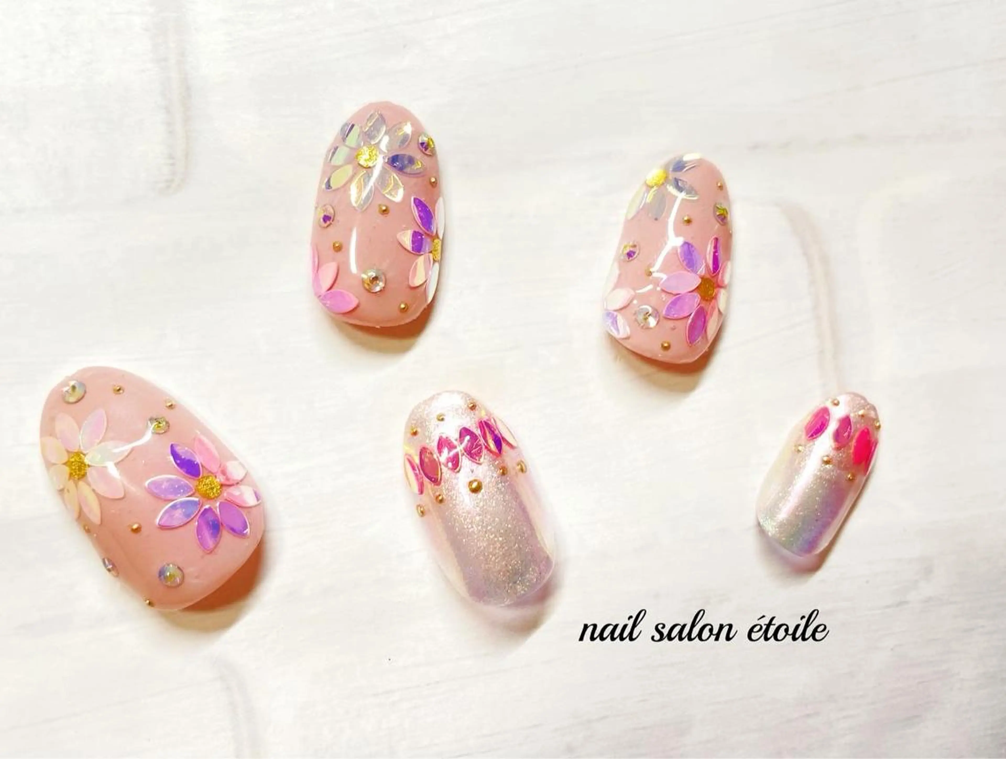 ネイル オーロラネイル フラワーネイル ジェルネイル キラキラネイル ストーンネイル ハンドネイル nail salon étoileのネイルデザイン