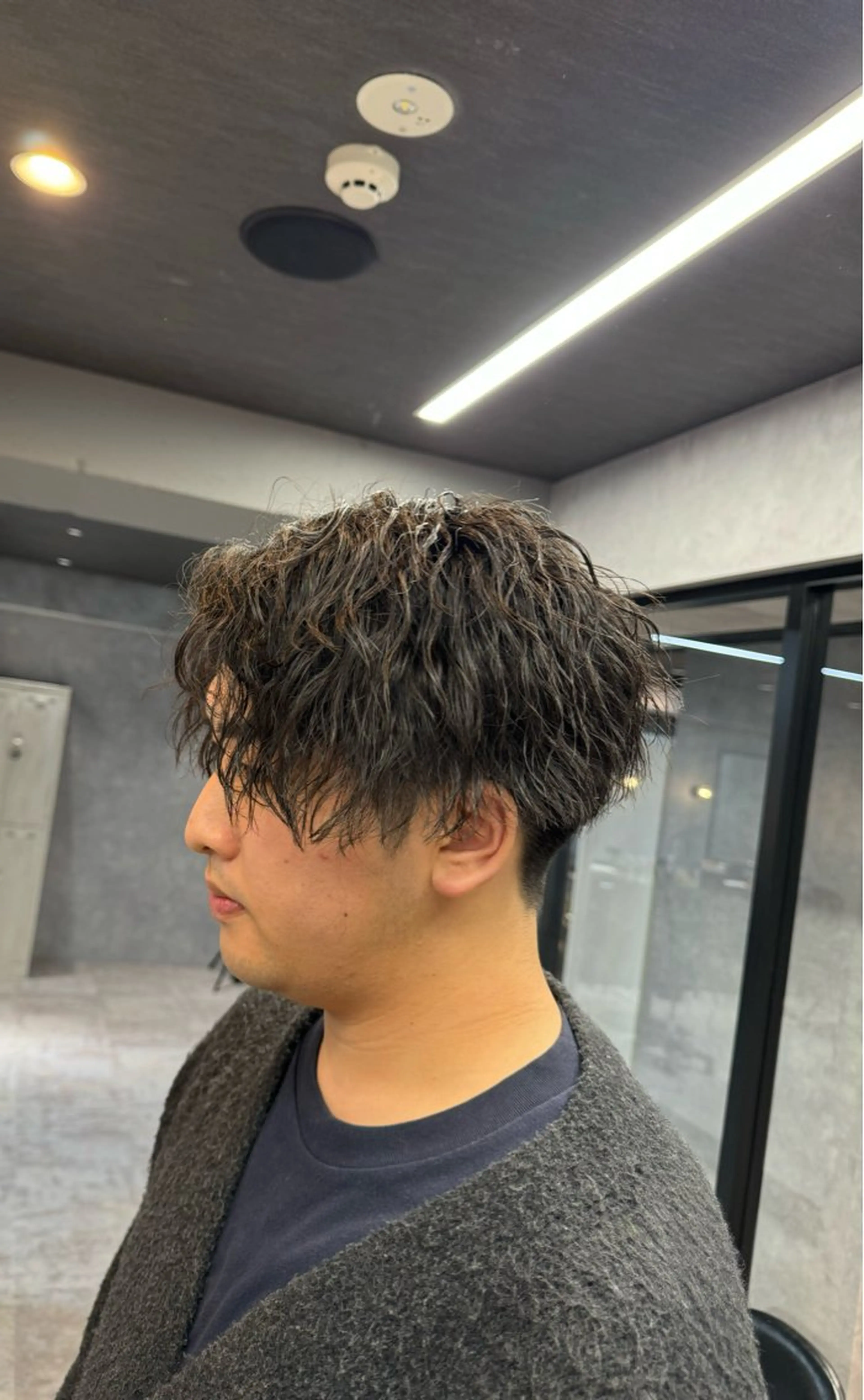 ショート パーマ メンズ メンズブリーチ センターパート メンズパーマ ツイストスパイラルパーマ 波巻きパーマ ツイストスパイラル/ メンズ特化/中川誠也のヘアスタイル