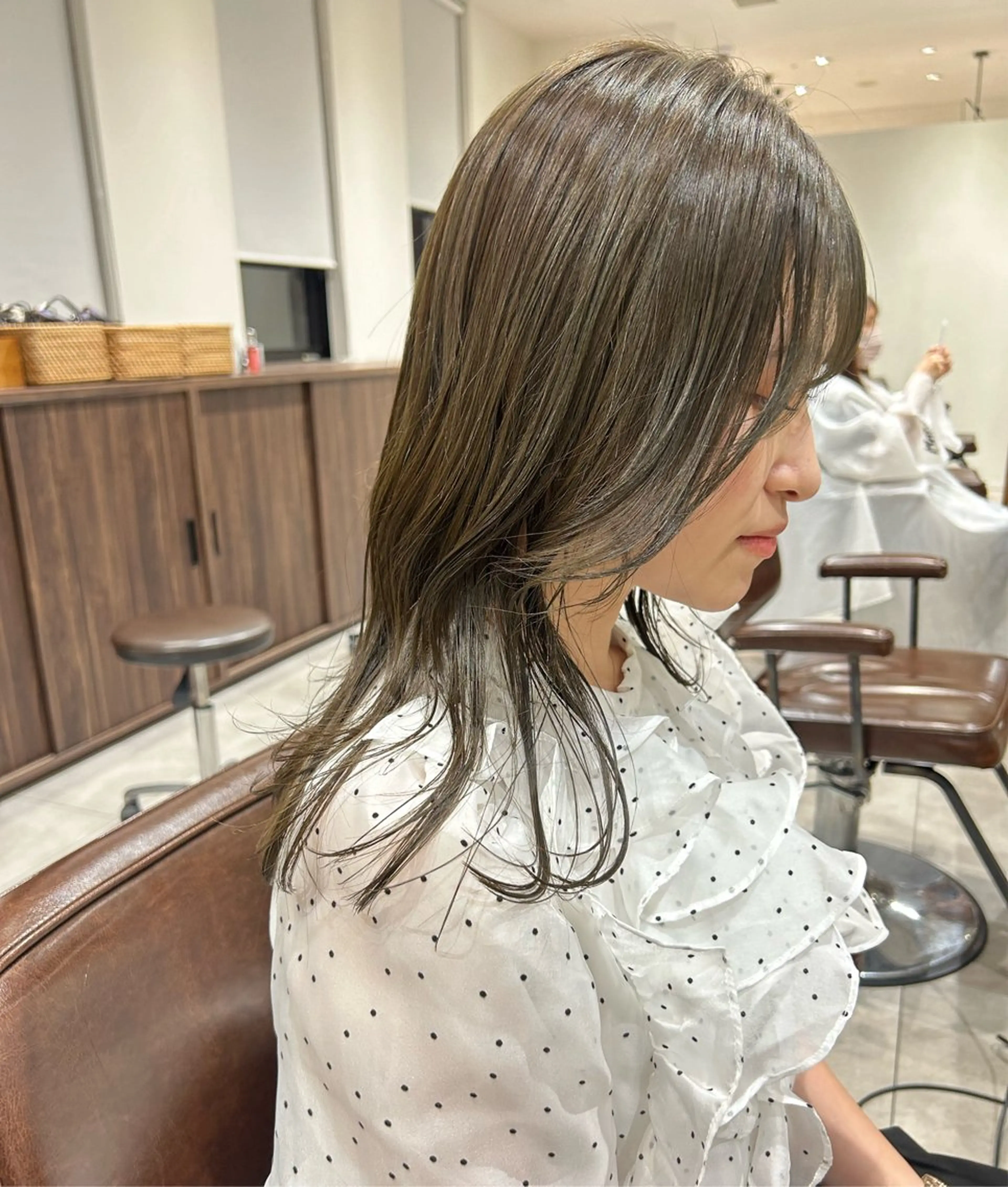 ミディアム カラー ベージュカラー ブリーチ ブリーチなしカラー オリーブベージュ カット ヘアカラー オリーブベージュ/ ブリーチなし透明感のヘアスタイル