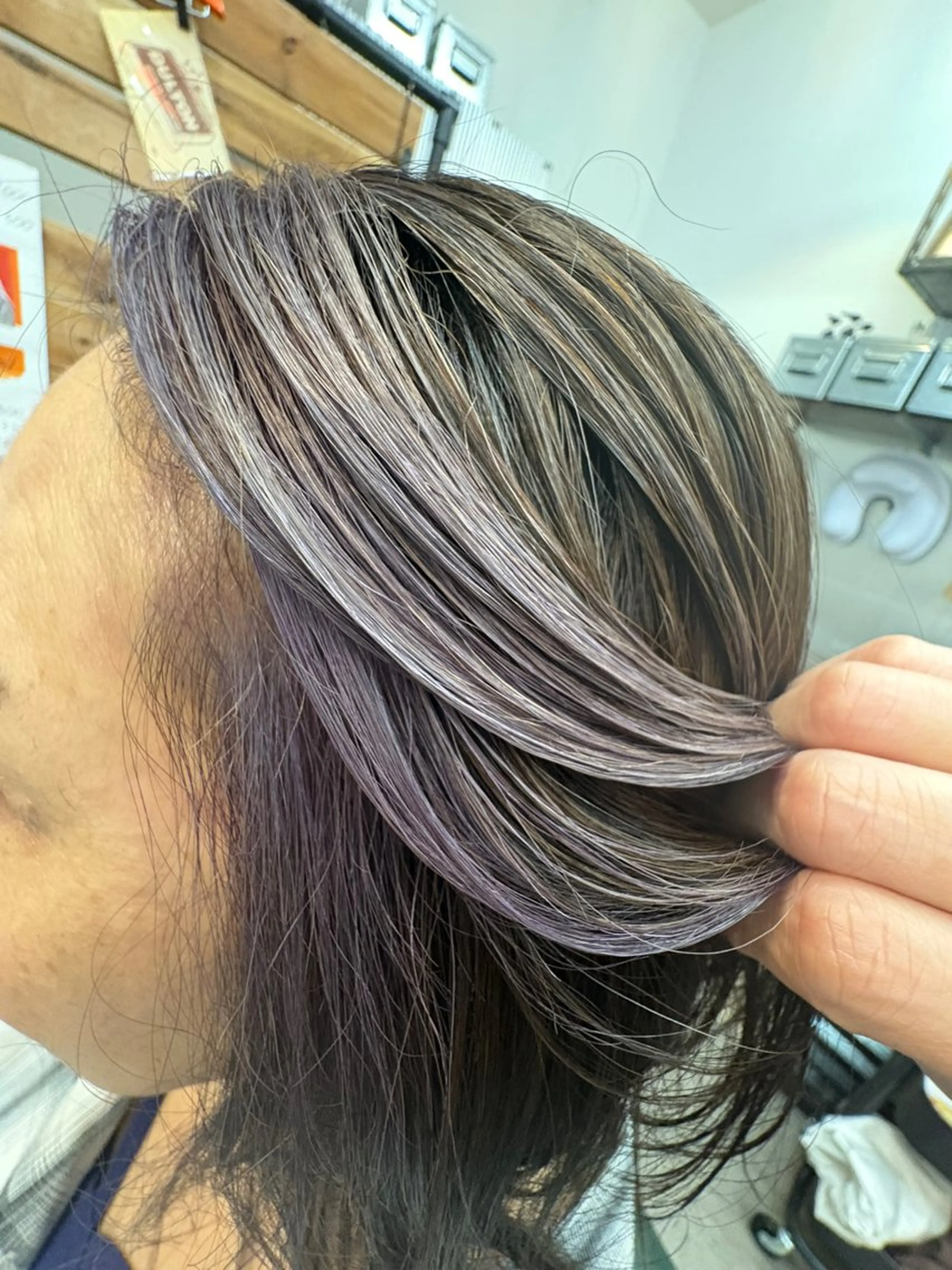 カラー Tissé chiemiのヘアスタイル