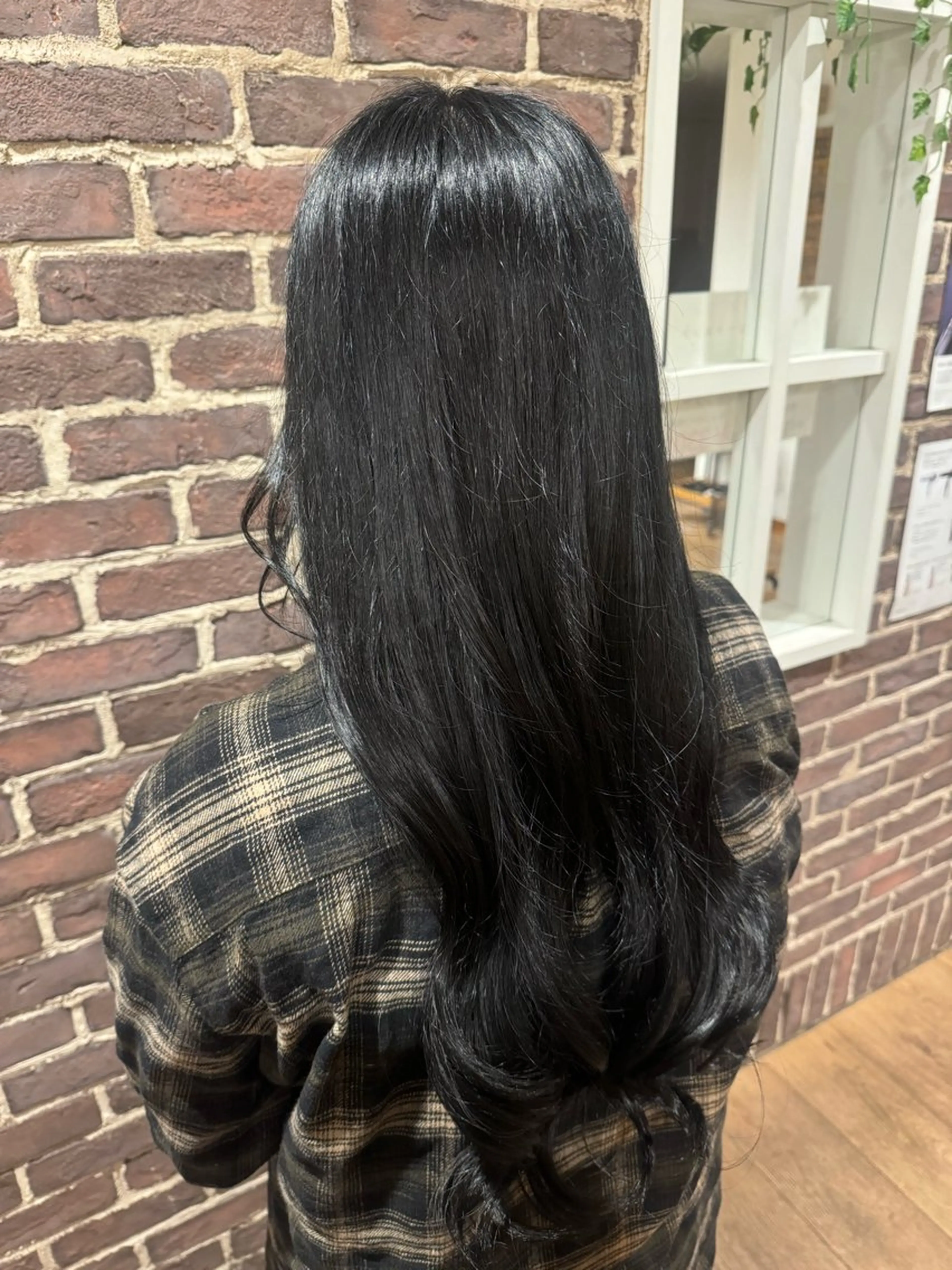 ロング カラー 黒髪 ブルーカラー ブルーブラック 新井 菜摘のヘアスタイル