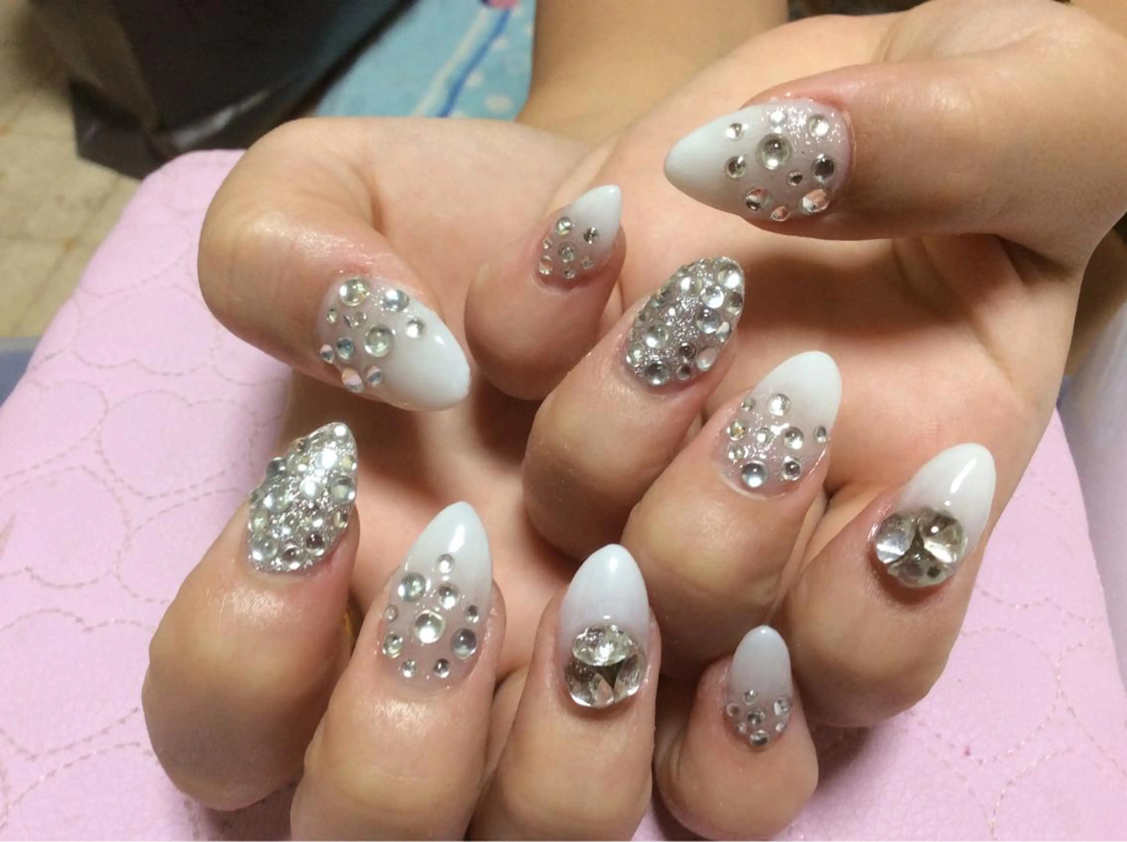 ネイル フラワー ムーンのネイルデザイン