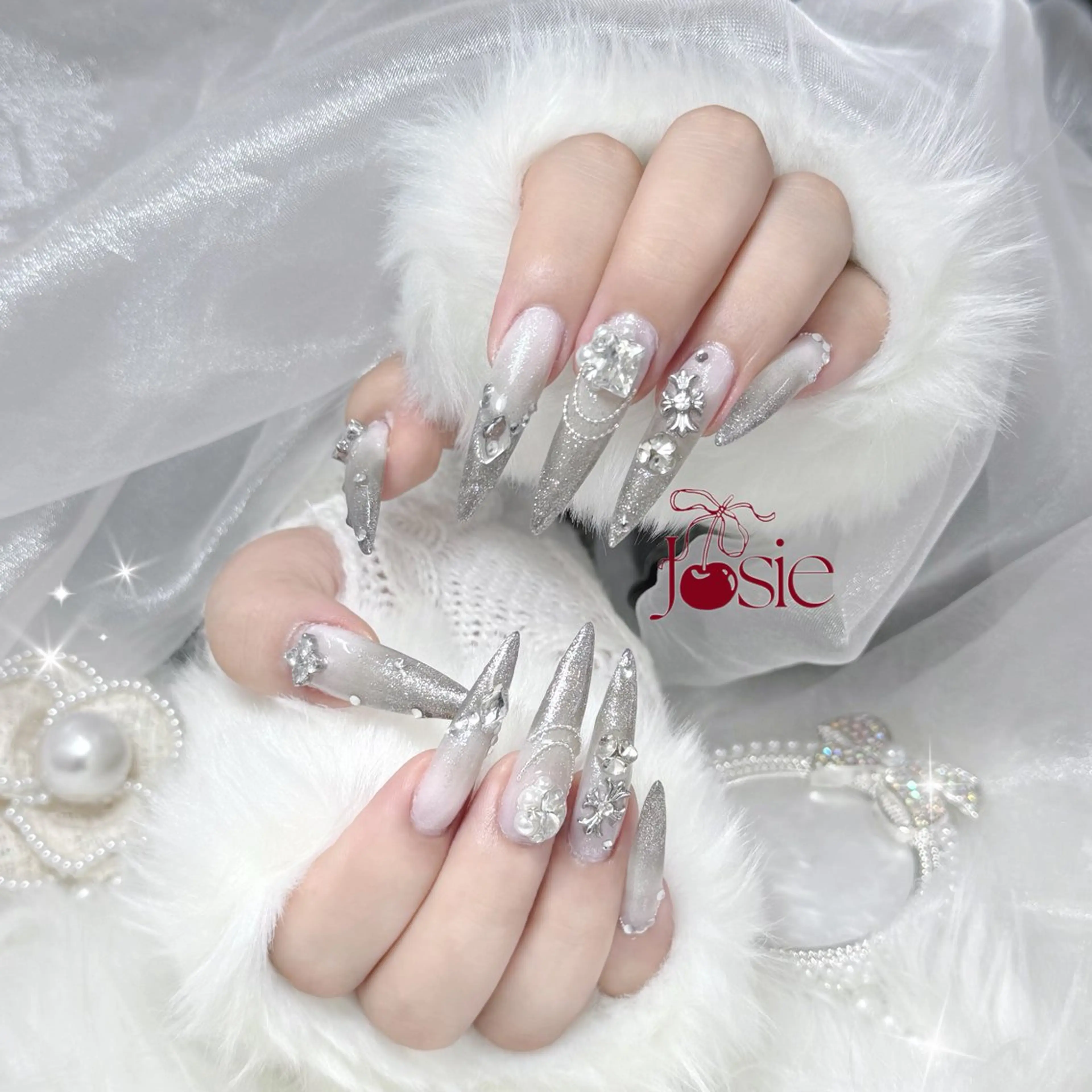 ネイル キラキラネイル 韓国ネイル 持ち込み ワンホンネイル ハンドネイル JOSIE nail studioのネイルデザイン