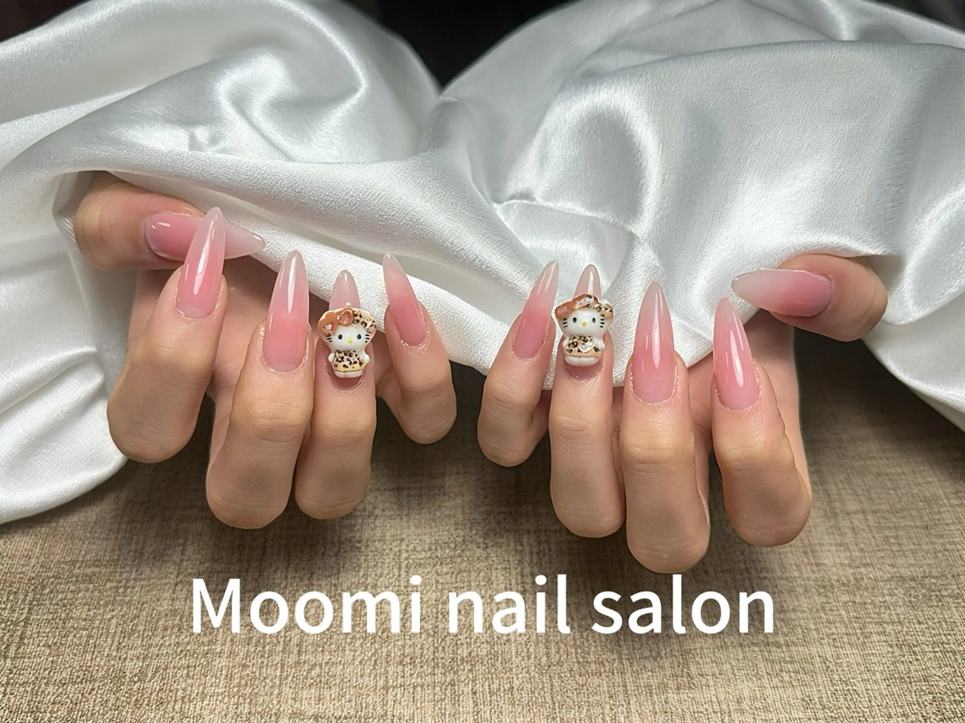 ロング ハンドネイル 長さだし専門店 Moominのネイルデザイン