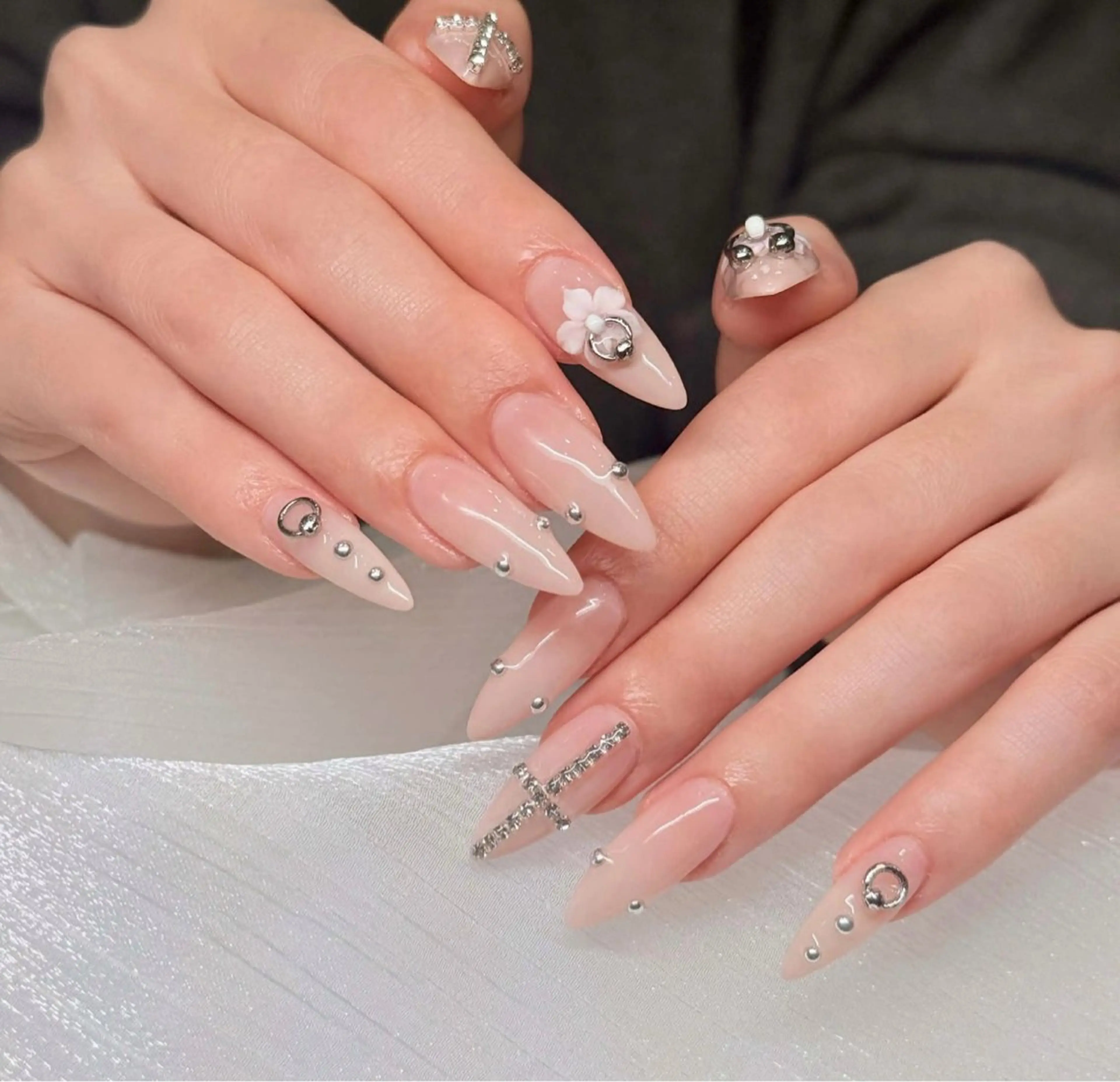 ネイル オーロラネイル ブルー チークネイル 長さ出し フットネイル ハンドネイル JIN 168 新大久保のネイルデザイン