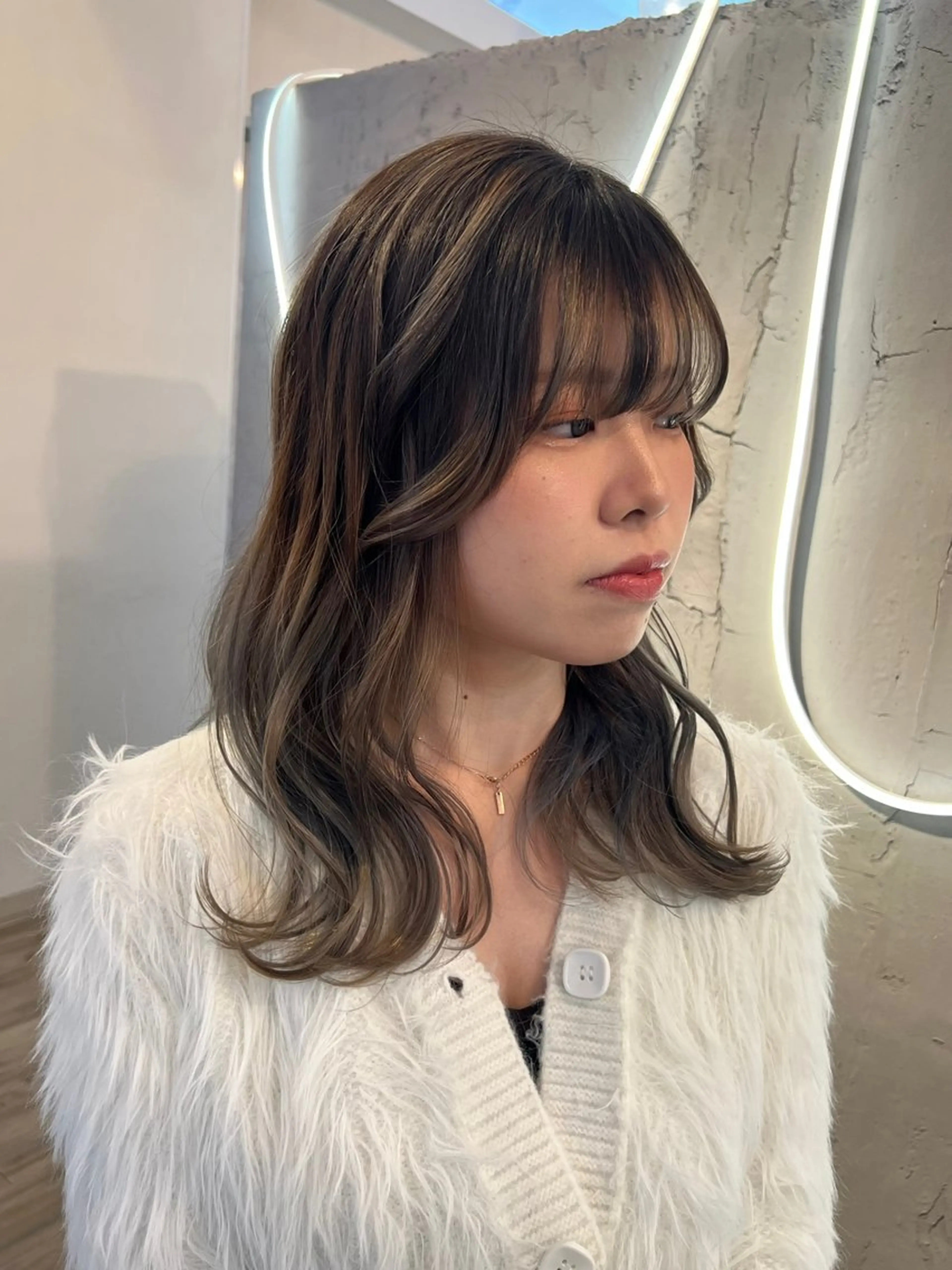 ミディアム カラー ミディアムレイヤー バレイヤージュ 透明感カラー グラデーションカラー ハイライトカラー カット ヘアカラー トリートメント いぐちしょうた🫧 VISAGEbaskのヘアスタイル