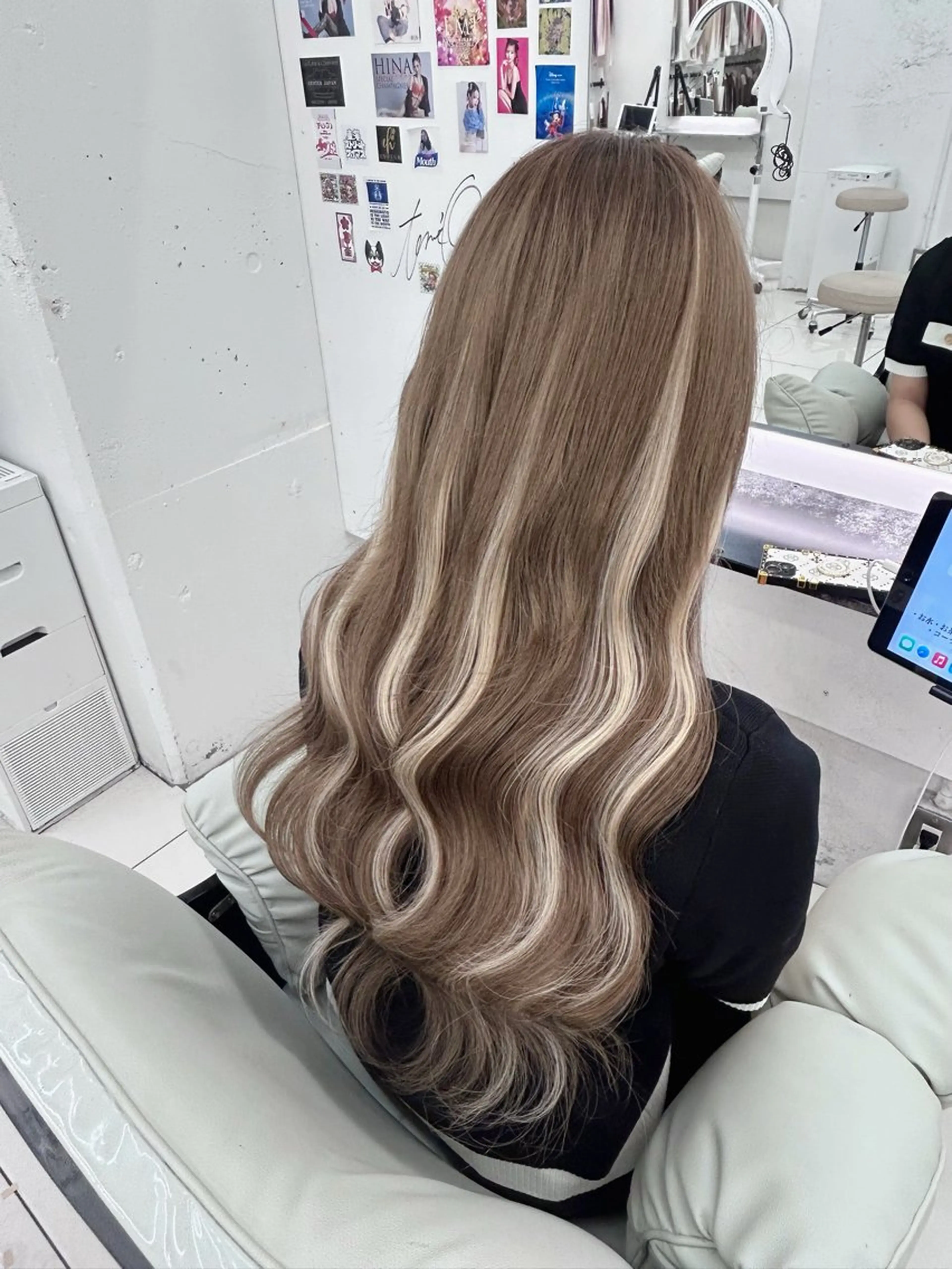 ロング ハイライト エクステ 三尾 樺緒のヘアスタイル