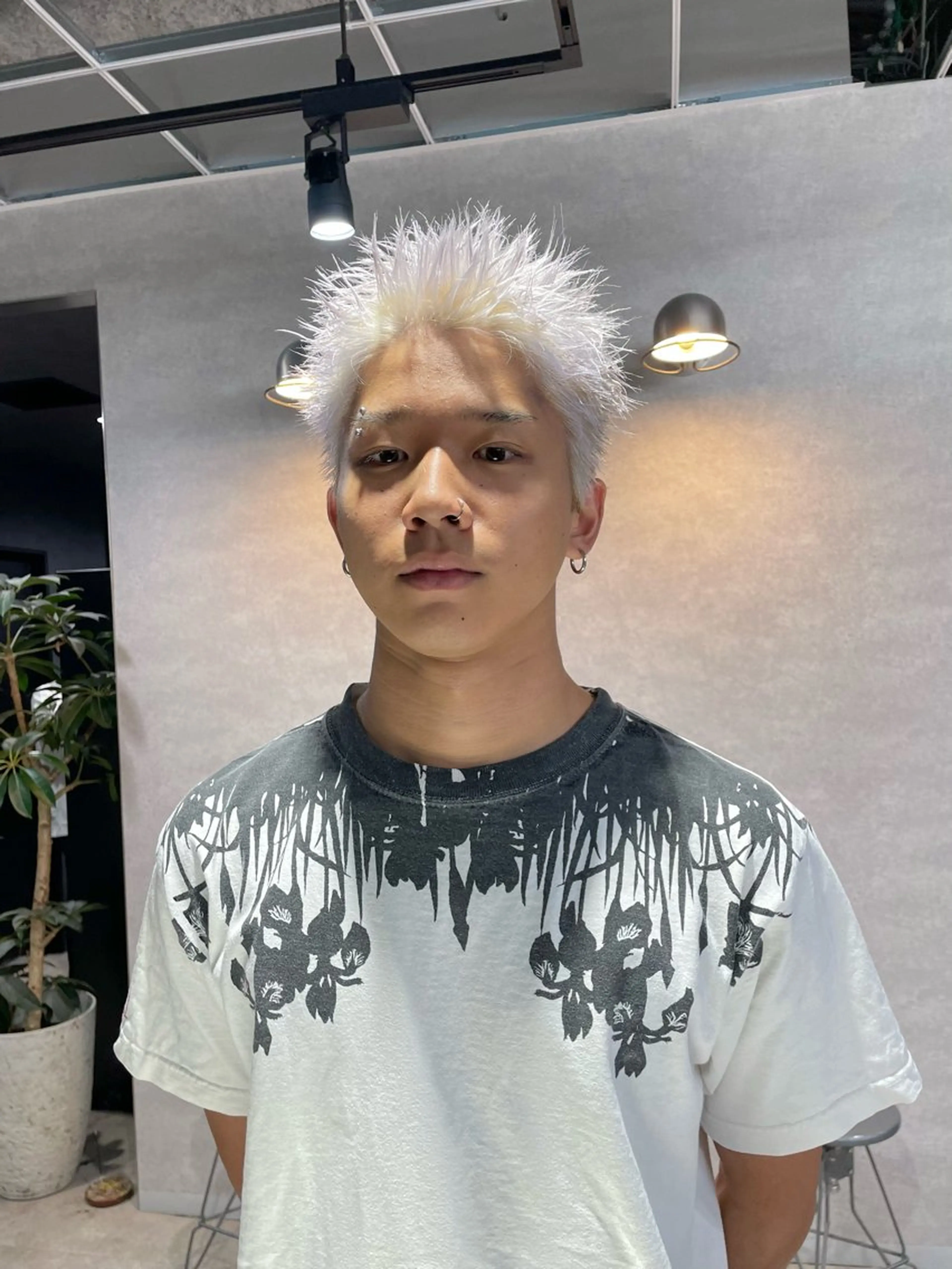 ショート カラー メンズ スパイキーショート シルバー ホワイトシルバー ショートヘア トレンド🔥メンズ 特化⚡️網野裕希のヘアスタイル