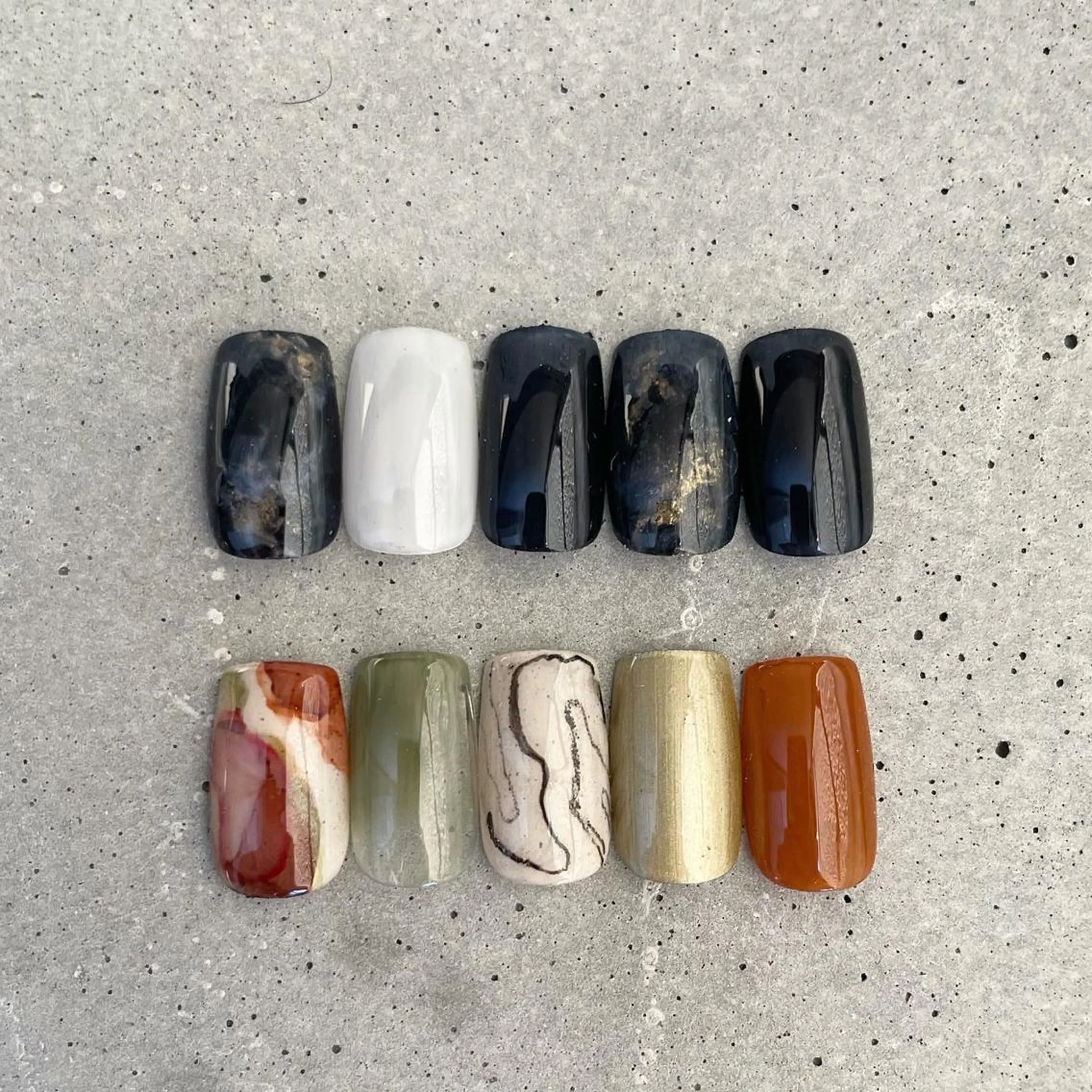 ネイル ブラウン カジュアル ネイビー ニュアンスネイル オフィスネイル ハンドネイル ハンドケア lylynail YUUKAのネイルデザイン