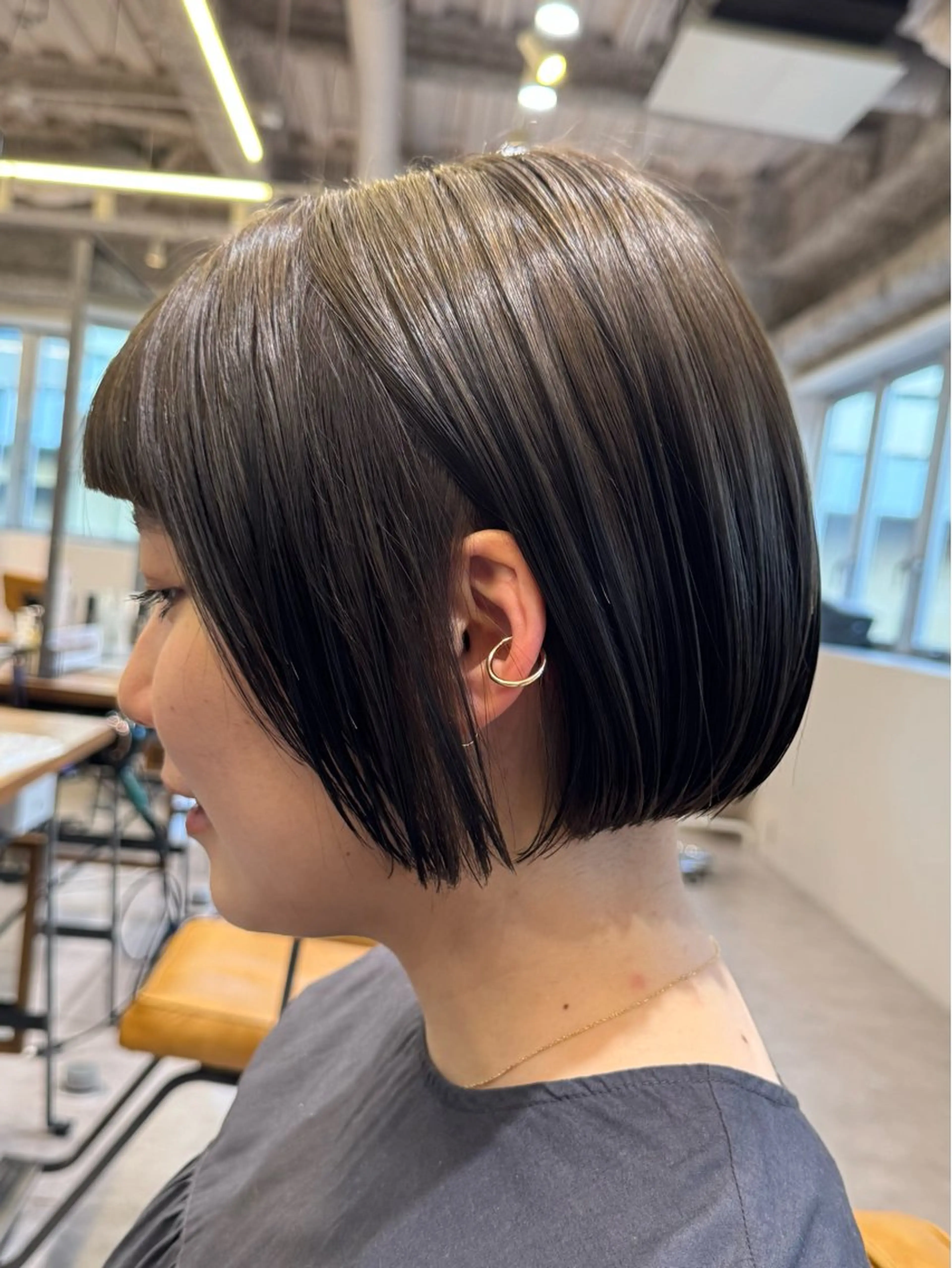 ミディアム ショートボブ ボブ カット ヘアカラー まほ／レイヤーカット /透明感カラーのヘアスタイル