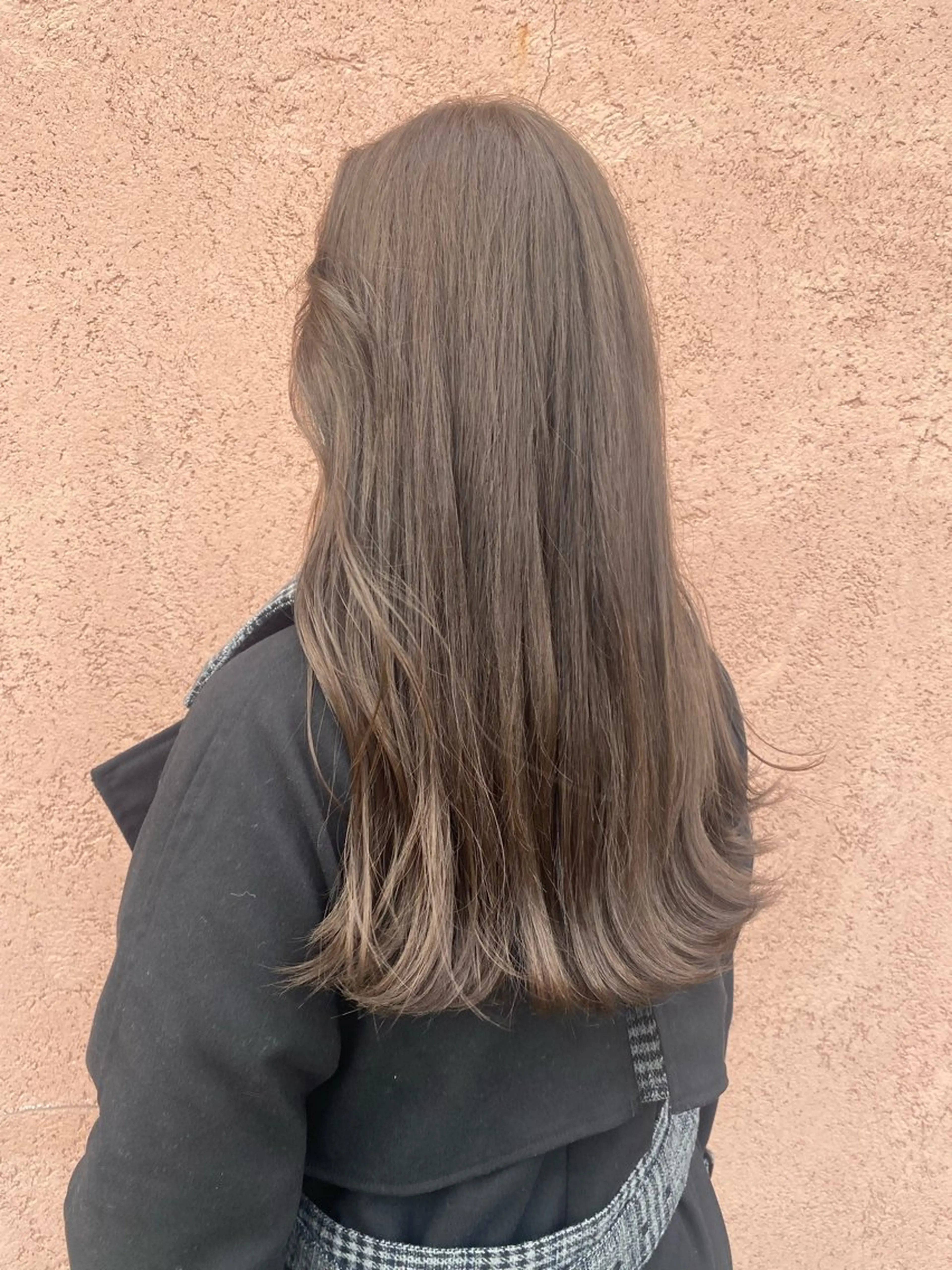 カラー Bish Yanaのヘアスタイル