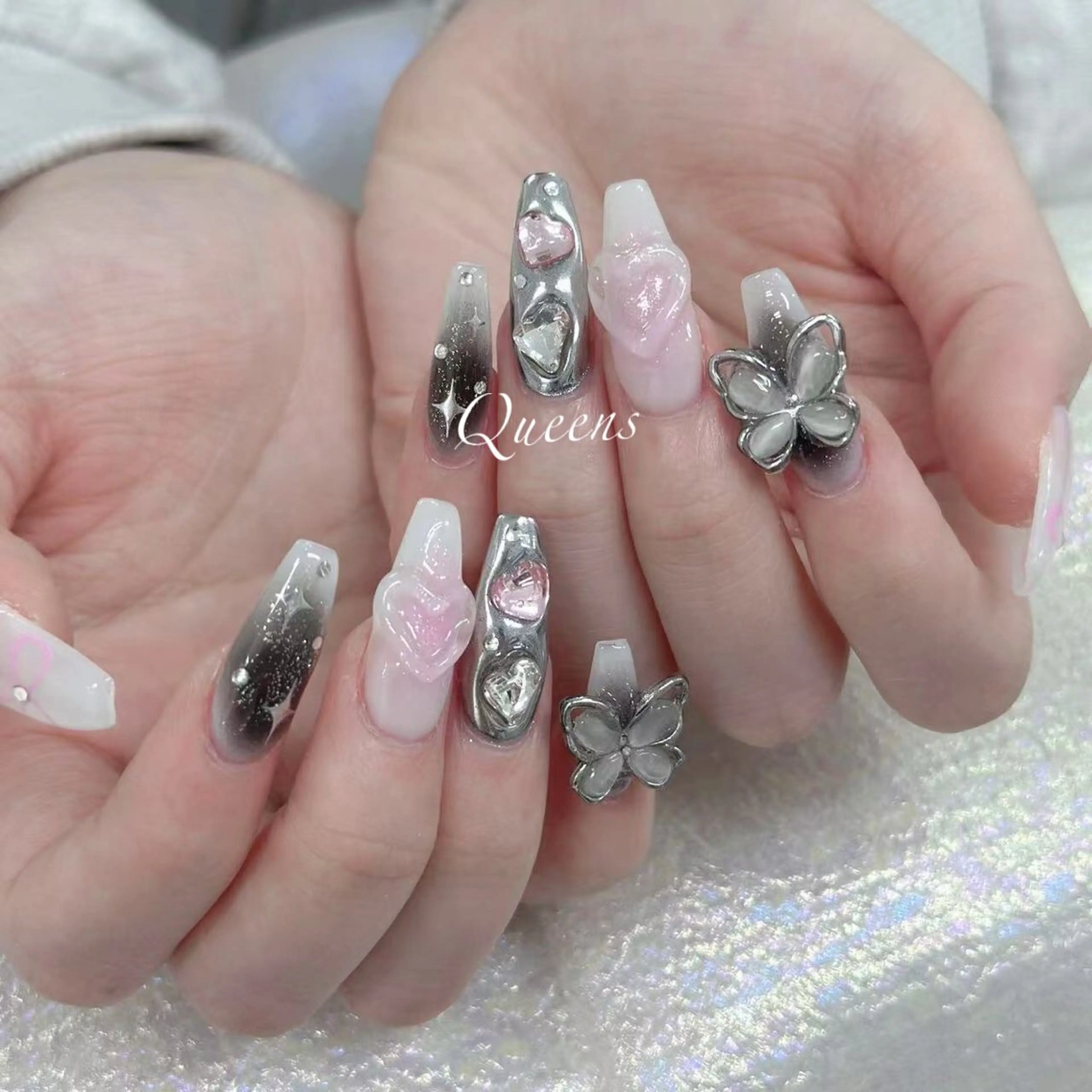 ネイル ハンドネイル Queens テイのネイルデザイン