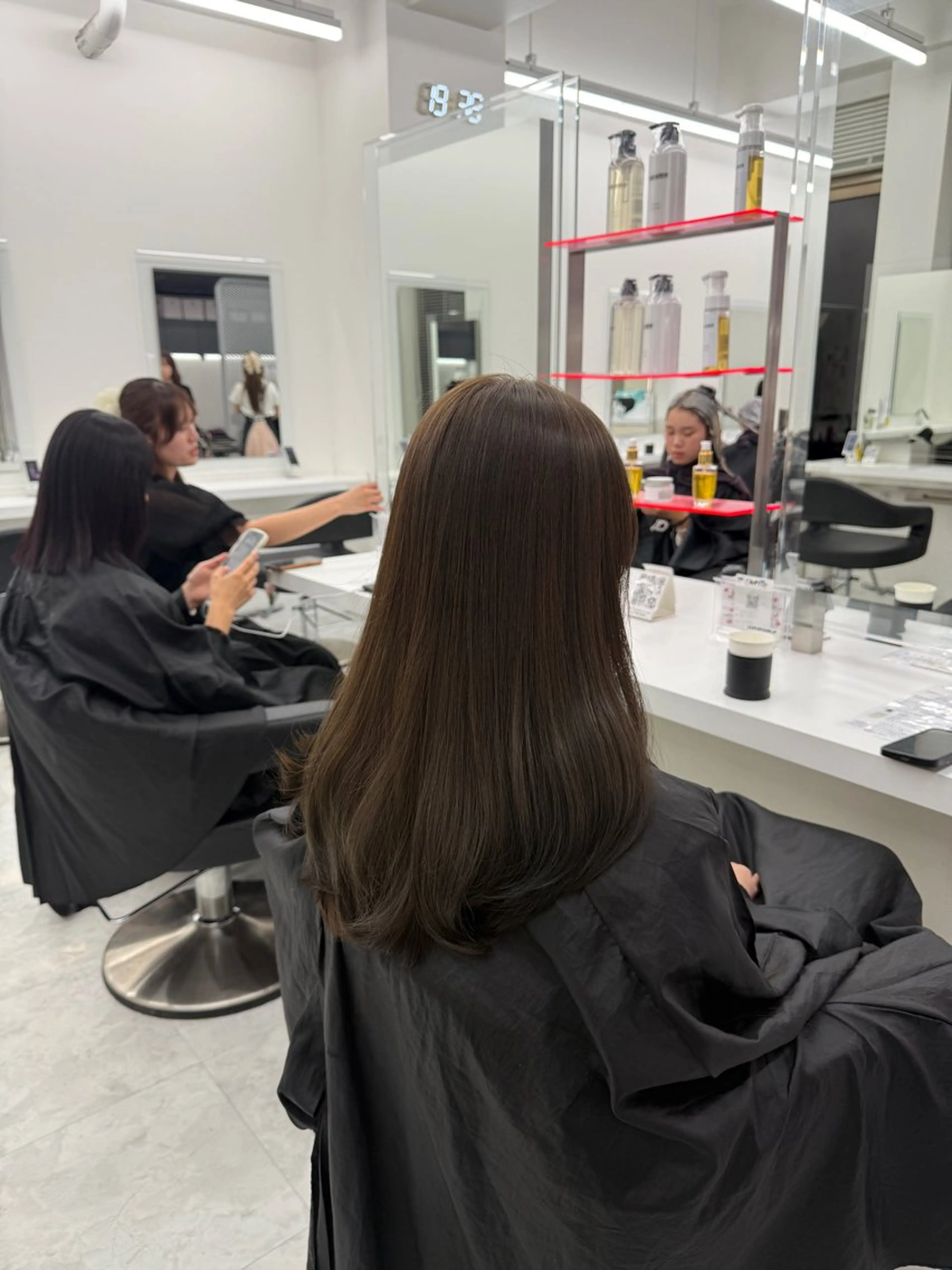 セミロング カラー ヘアアレンジ ブリーチ ダブルカラー グレージュ ブリーチなしカラー オリーブグレージュ 🎀Girly艶髪カ ラー🎀Harukaのヘアスタイル