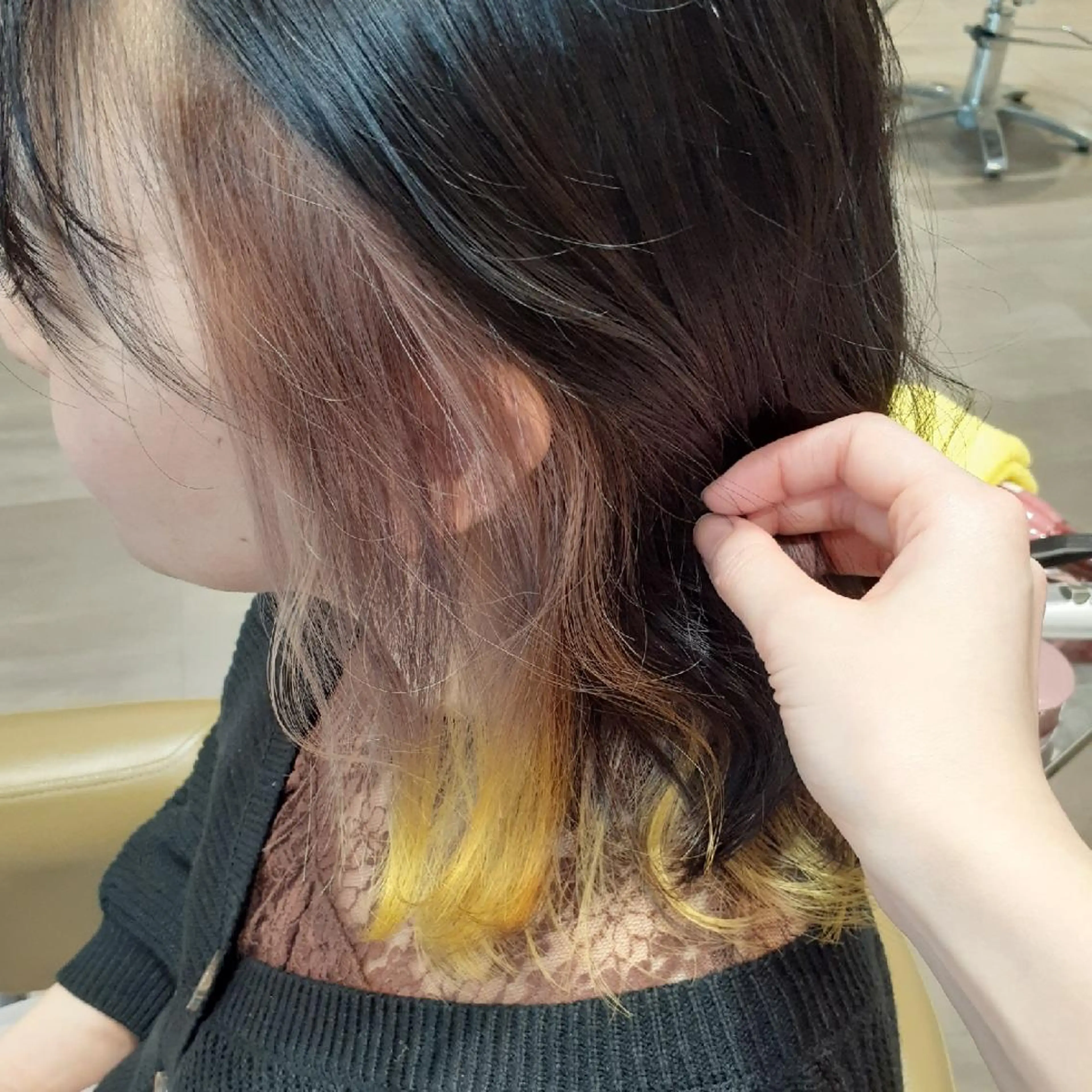 カット+インナーブリーチ+カラーの写真