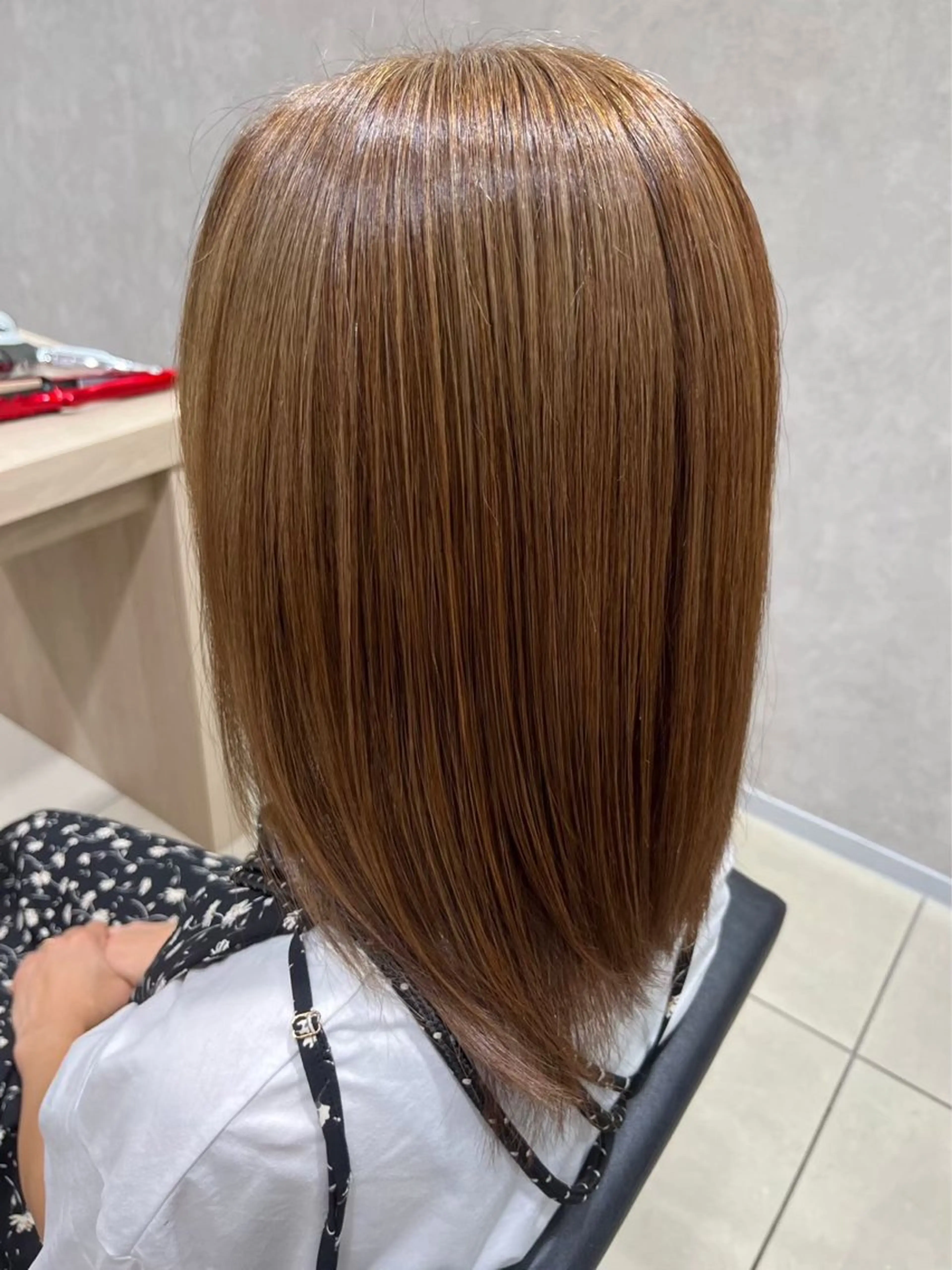 セミロング カラー ハイライトカラー ハイライト カット ヘアカラー 巖本 真希のヘアスタイル