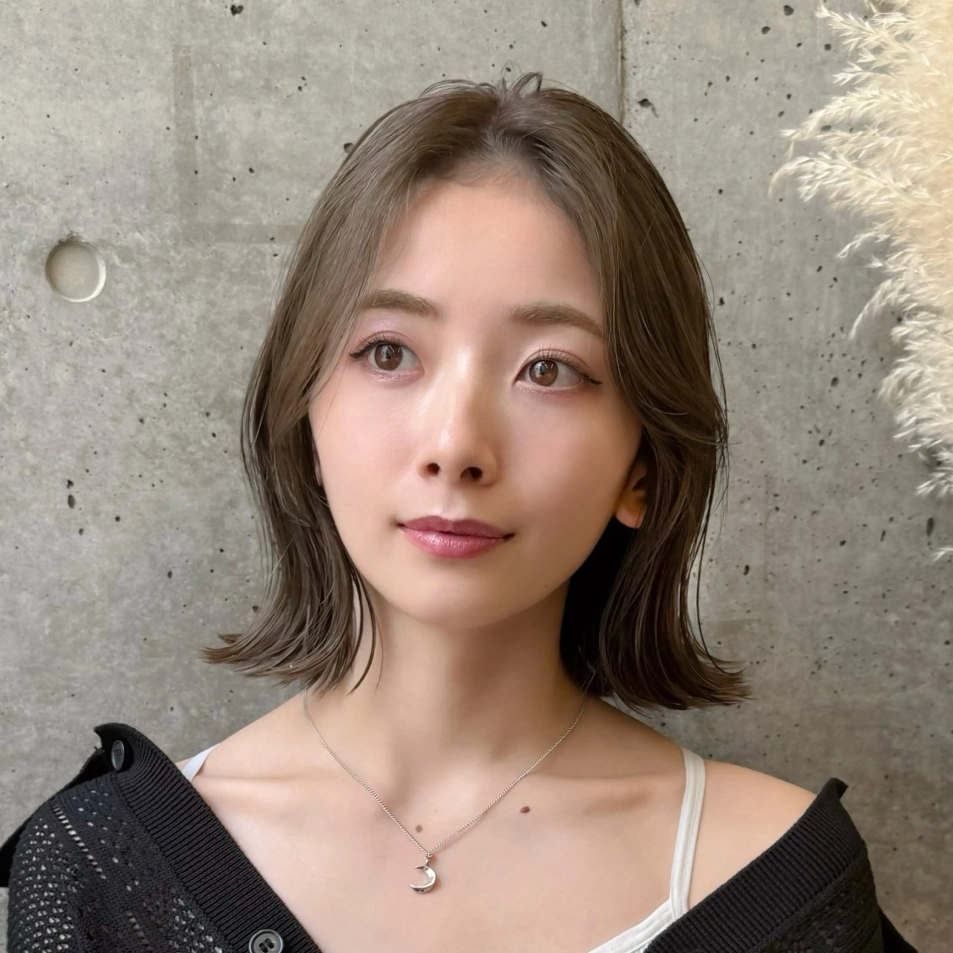 ショート カラー ボブ 顔周りカット 韓国風ヘア 外ハネヘア 柔らかいレイヤー🌿 大人ヘア/みっきーのヘアスタイル