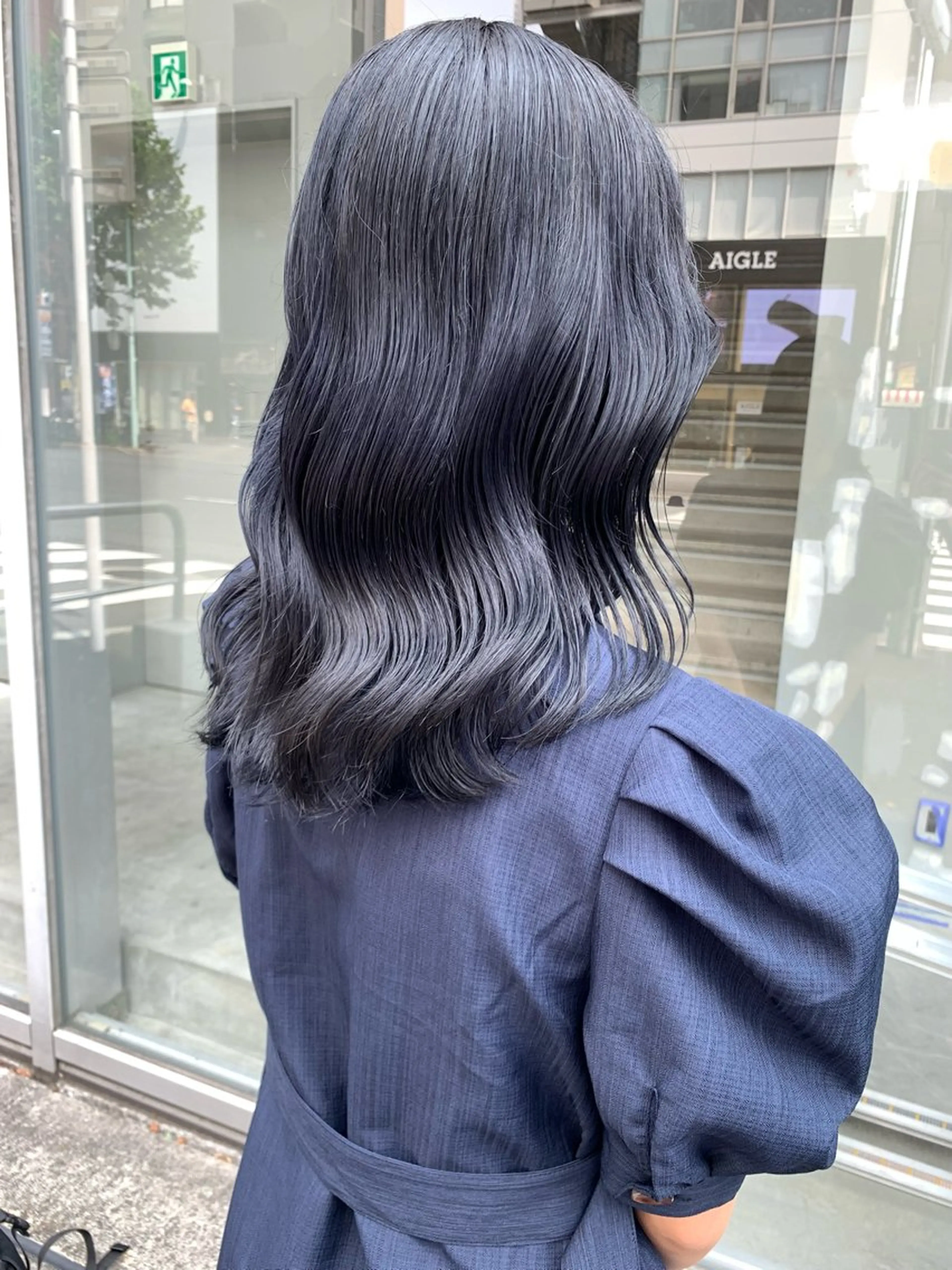 セミロング カラー 黒髪 ブルーカラー ブルーブラック 透明感カラー 髪質改善 💙ハイトーン韓国風 色白ヘア💙manaのヘアスタイル