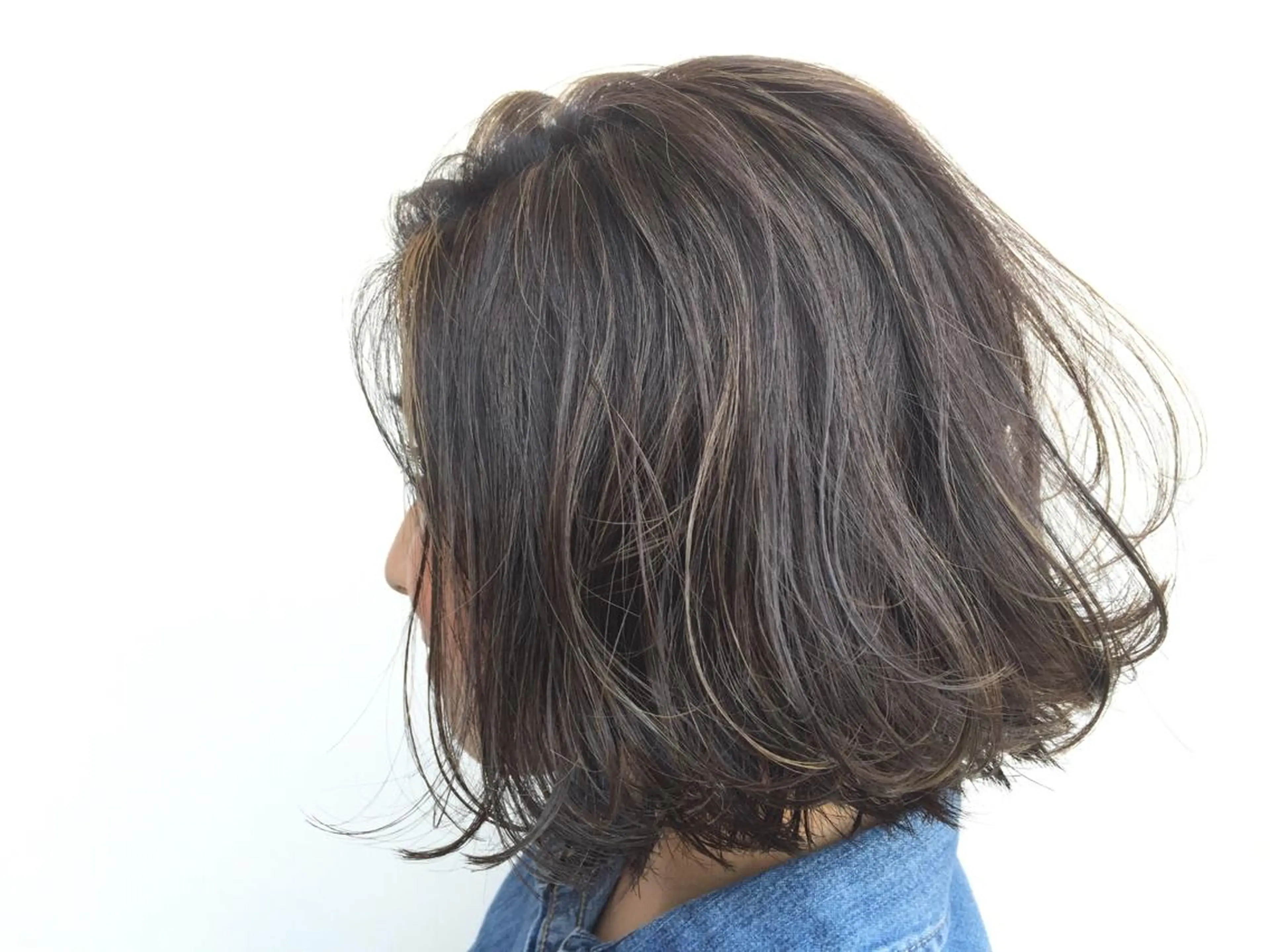 ミディアム ハイライト 韓国レイヤーカット KOUKIのヘアスタイル