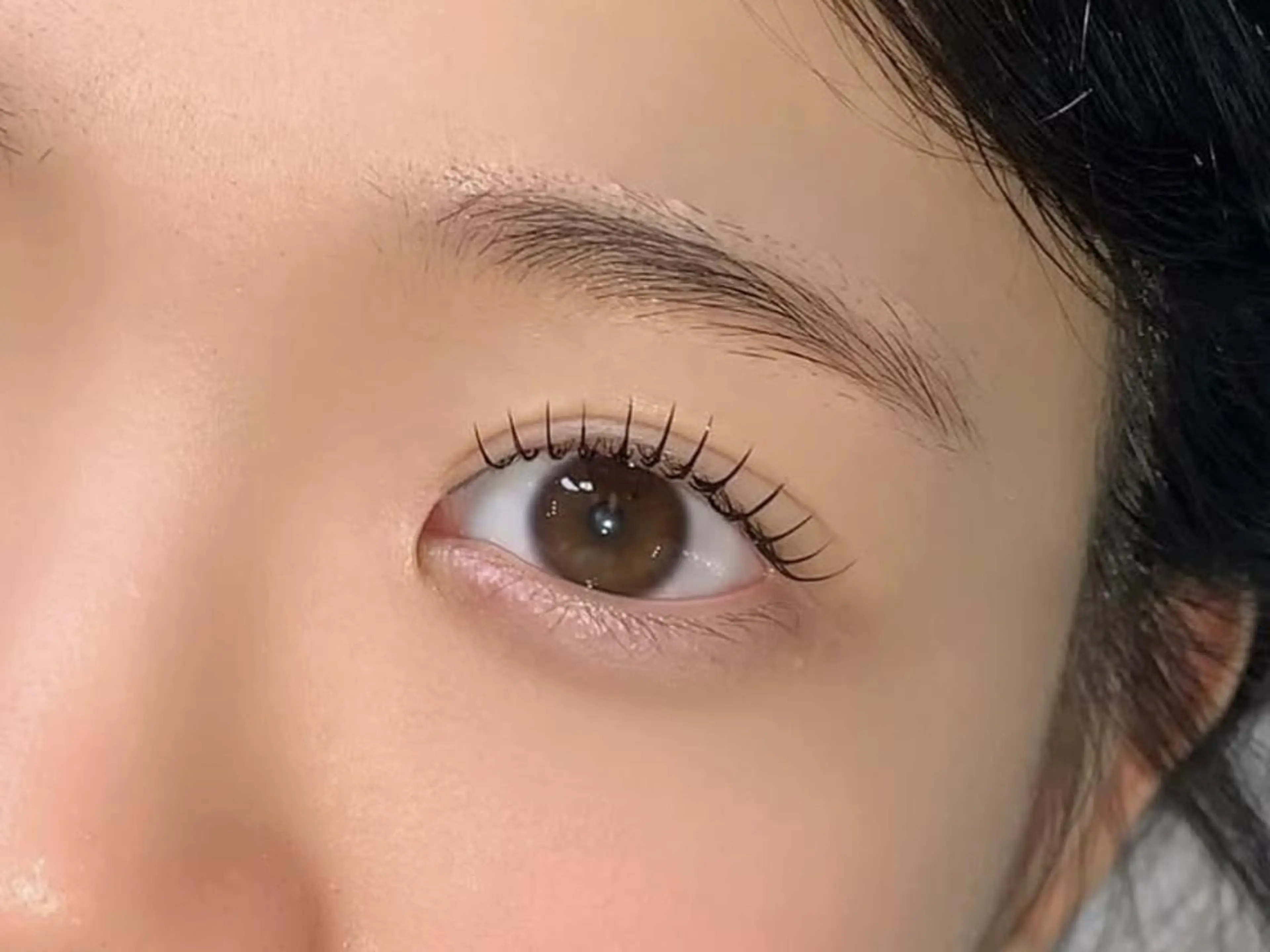 マツエク・マツパ 束感まつ毛 カラーマツエク フラットラッシュ パリジェンヌラッシュリフト まつげパーマ マツパ 白 ゆいのマツエク・マツパデザイン