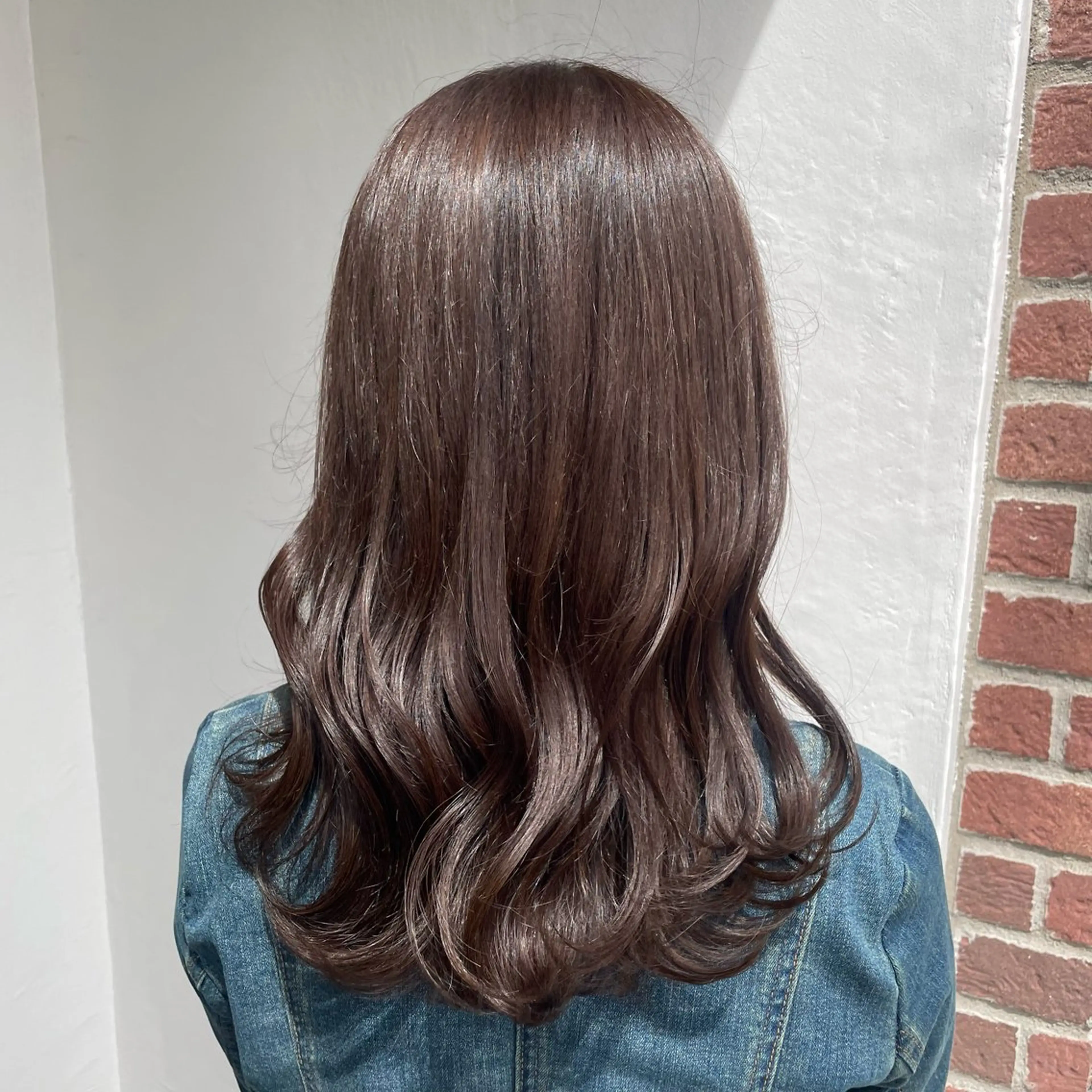 ミディアム カラー ブリーチ ブラウンカラー ブリーチなしカラー カット ヘアカラー 透明感/顔周りカット /レイヤー/岡本のヘアスタイル