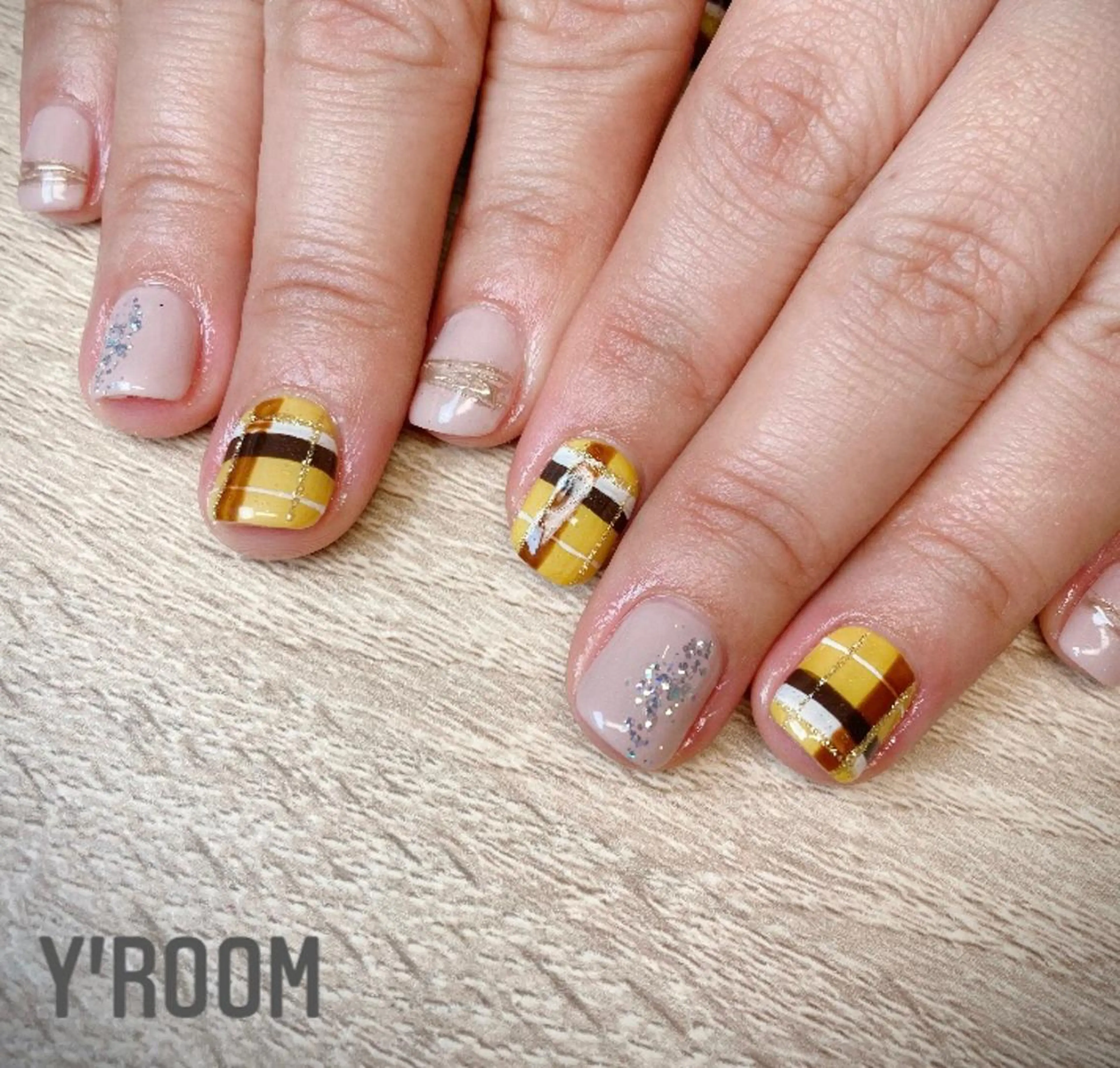 ネイル オーロラネイル フラッシュネイル ジェルネイル 氷ネイル・うるうるネイル マグネットネイル ハンドネイル YUKA （ネイリスト）のネイルデザイン