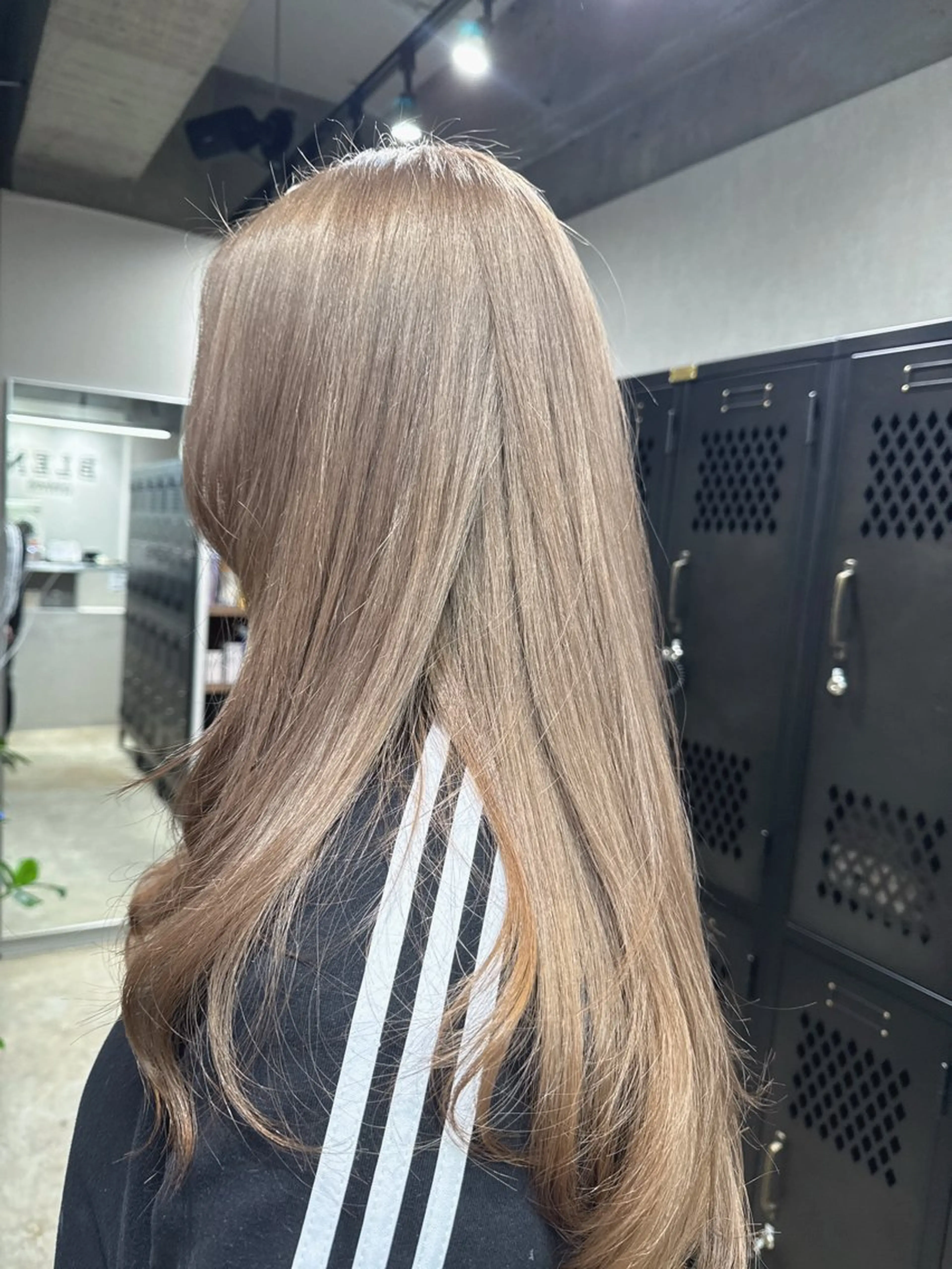 カラー ベージュカラー ミルクティーベージュ ヘアカラー ルシ🎨/ハイトーン デザイン/髪質改善のヘアスタイル