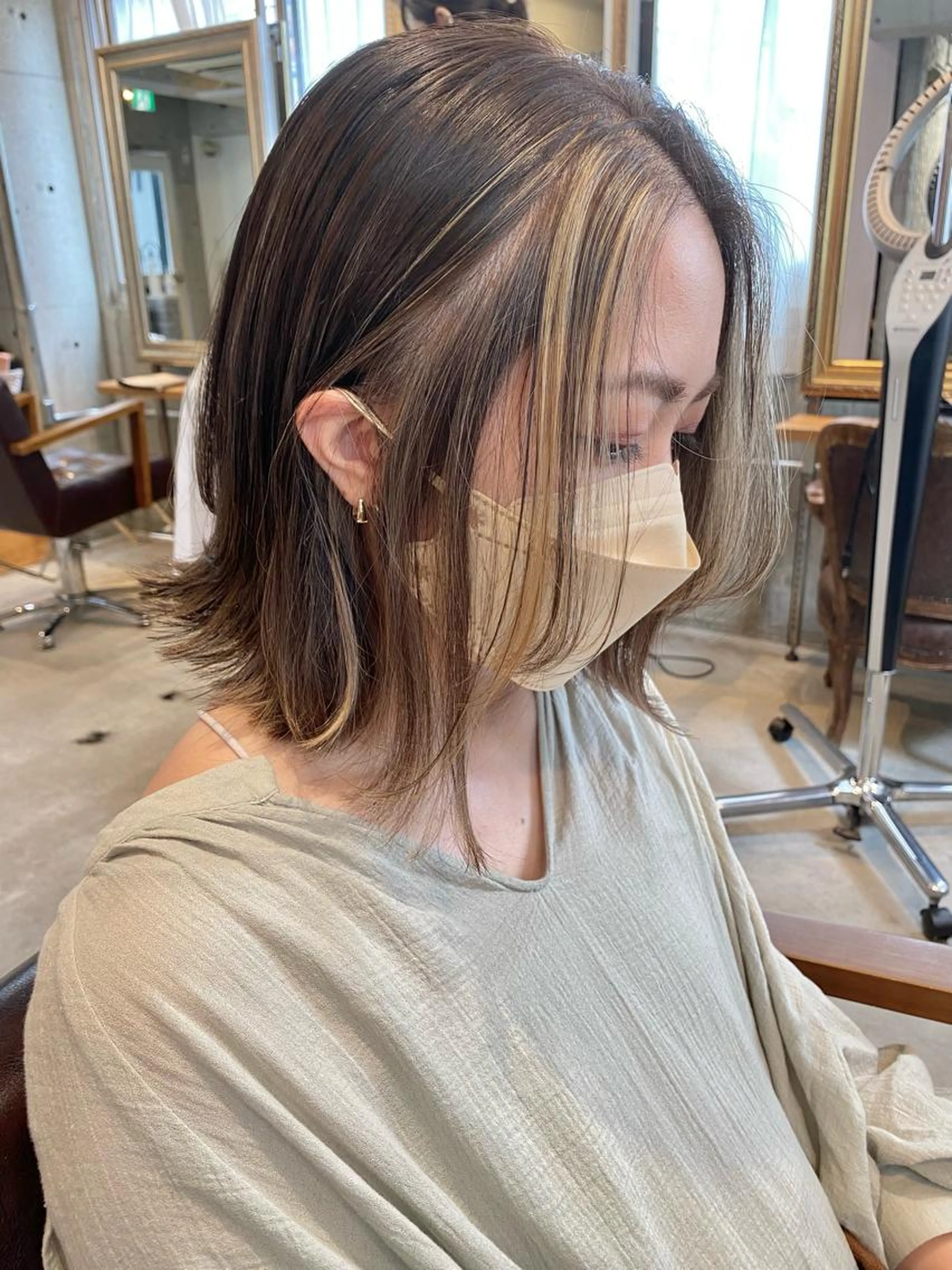 肌映えカラー+白髪ぼかしハイライトカラー+美補修トリートメントの写真