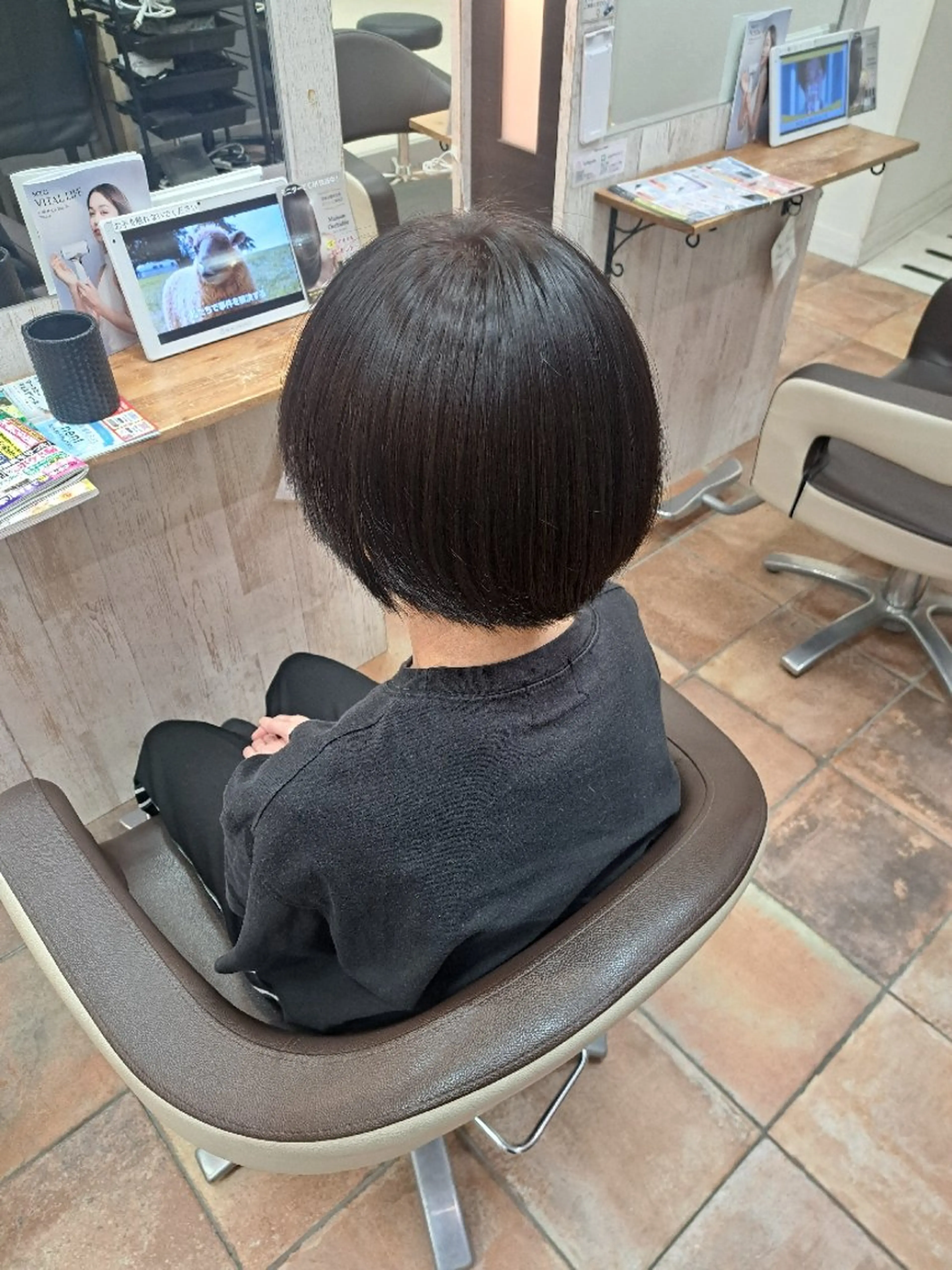 ショート カラー 上田 真菜美のヘアスタイル