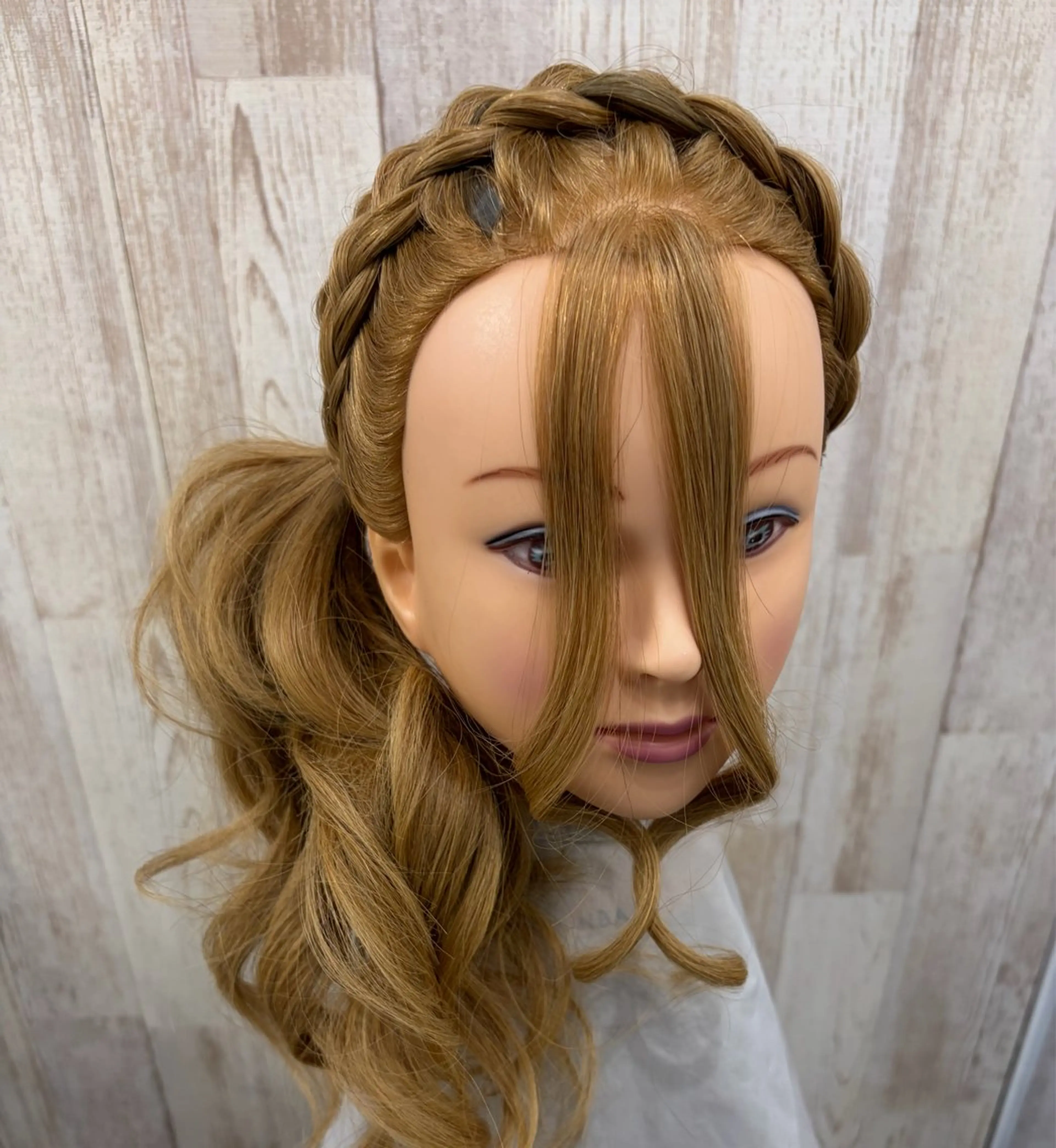 ヘアアレンジ カチューシャ 武田 比奈のヘアスタイル