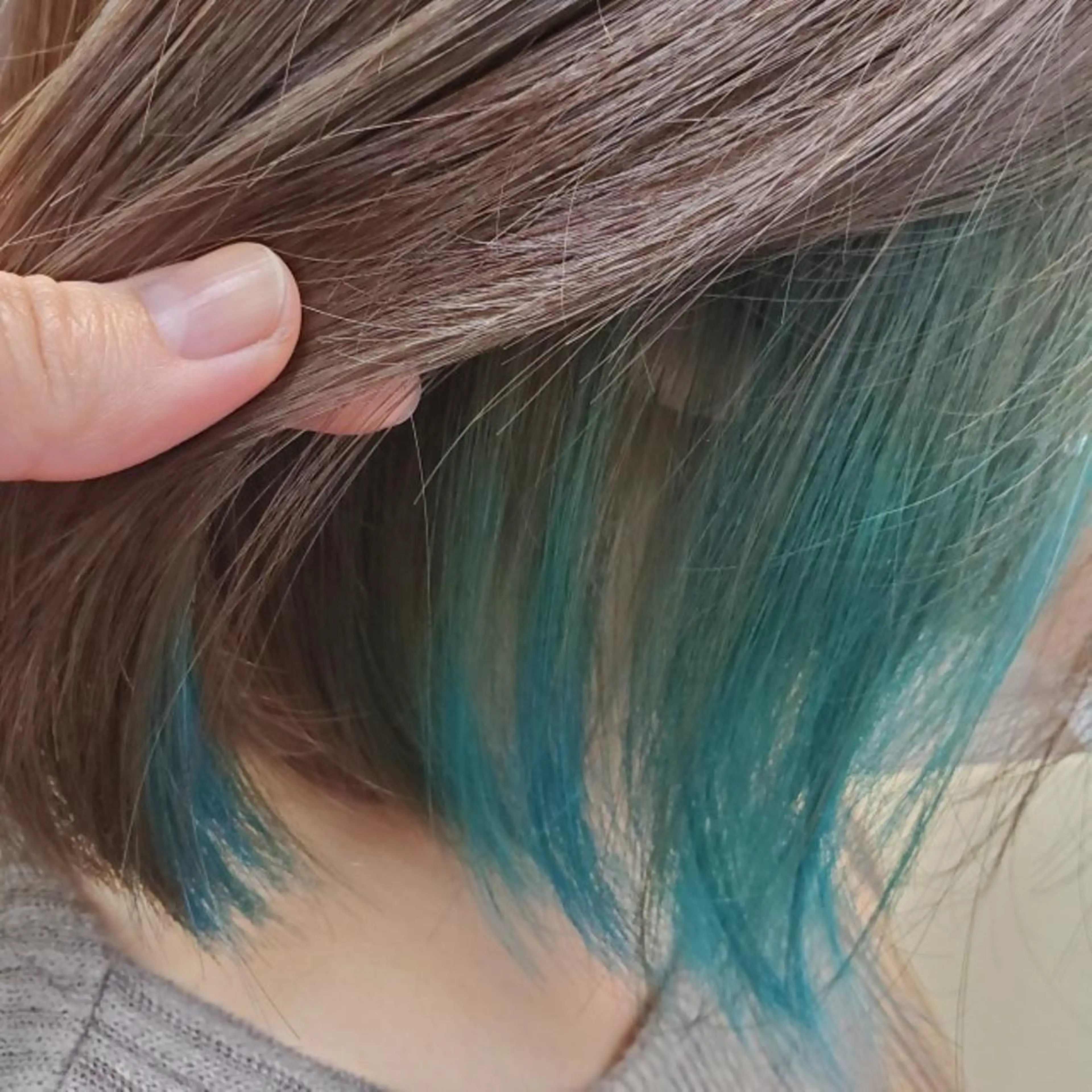 ショート カラー ブルーカラー インナーカラー 推しアニメカラー🌈 ツヤ透明感カラー🦄のヘアスタイル