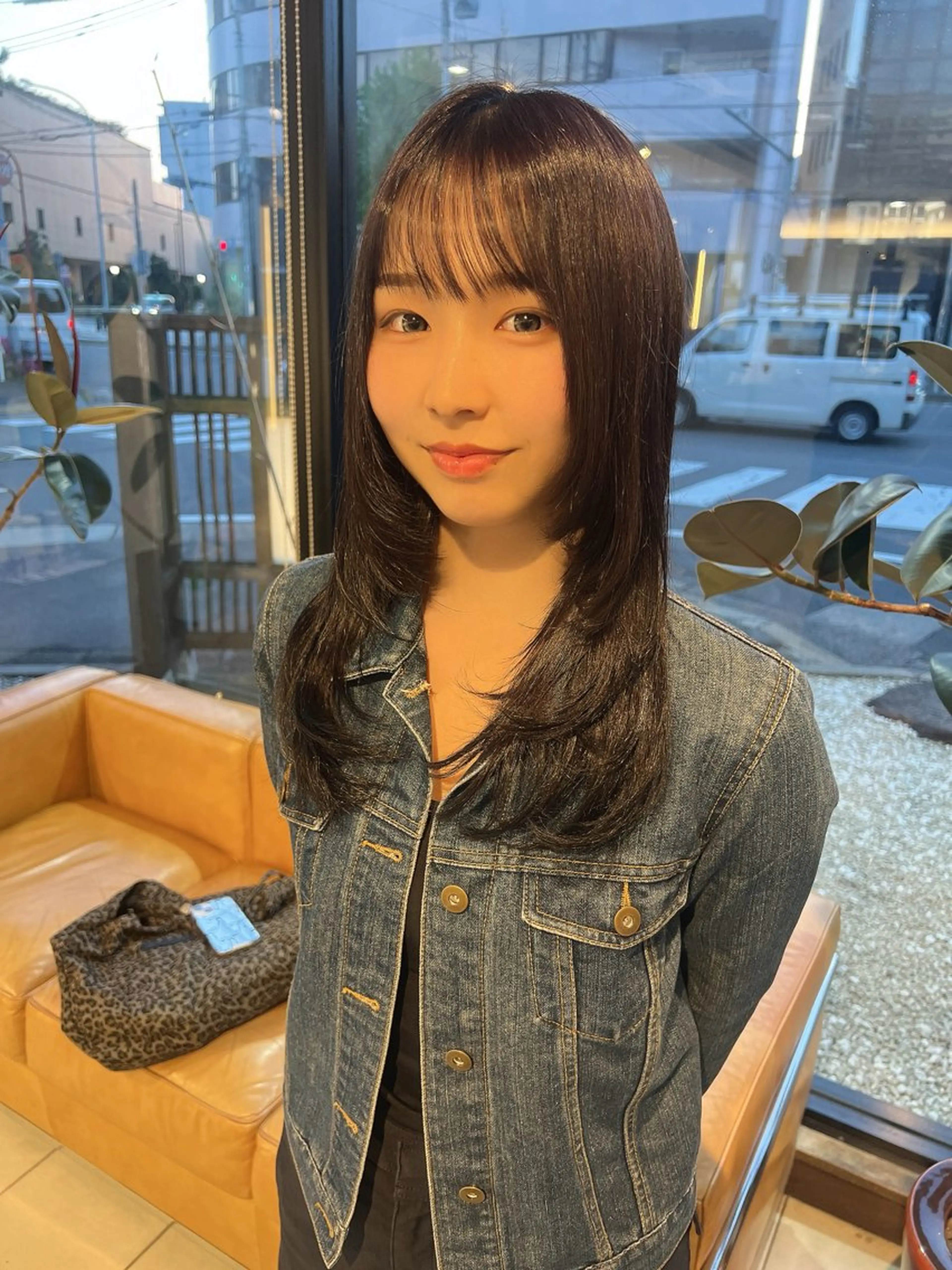 セミロング レイヤーカット カット ヘアカラー 森 桃菜のヘアスタイル