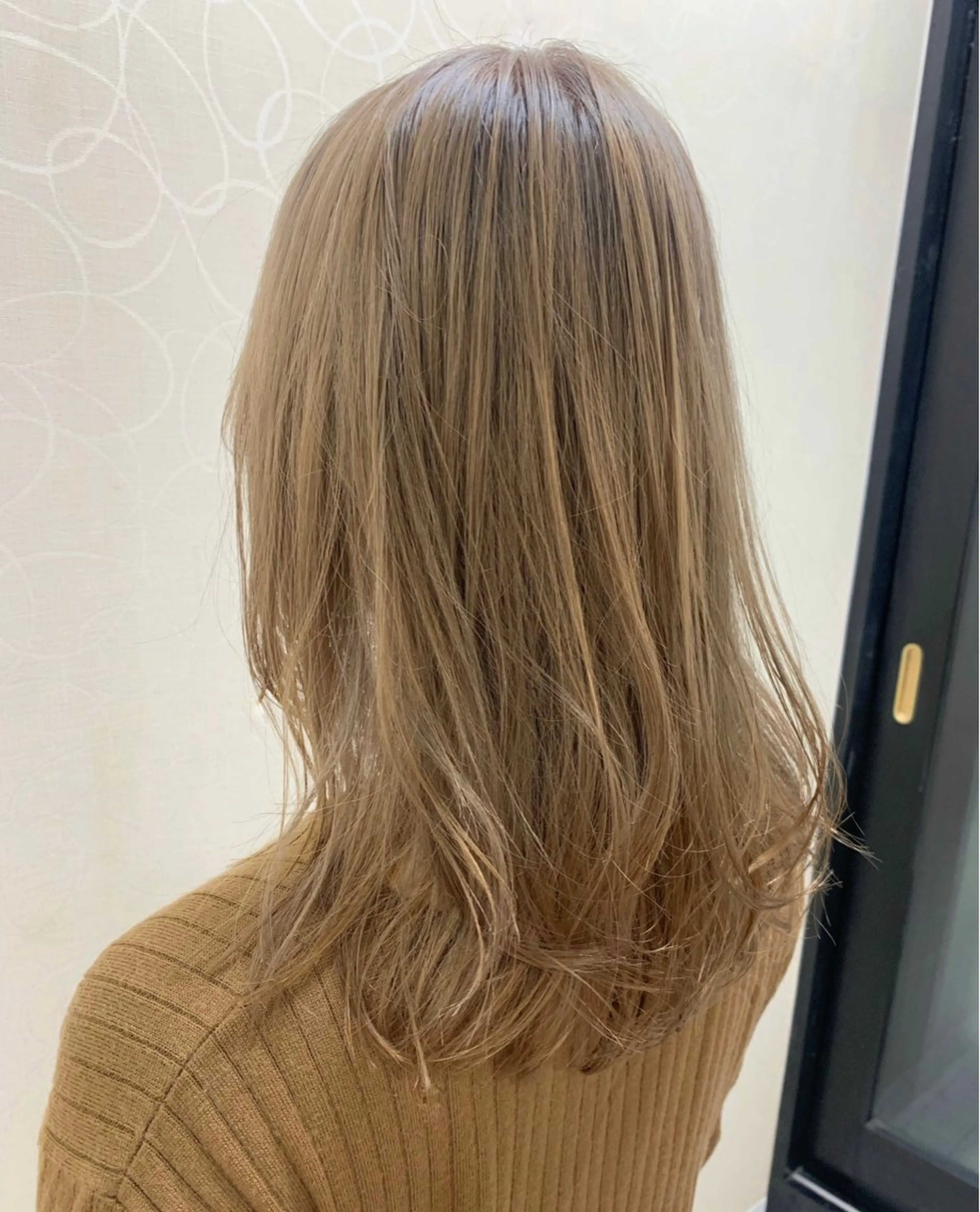 ミディアム カラー ブリーチ 透明感カラー デザインカラー ダブルカラー グレージュ カット ヘアカラー トリートメント マルナ本店 ペコのヘアスタイル