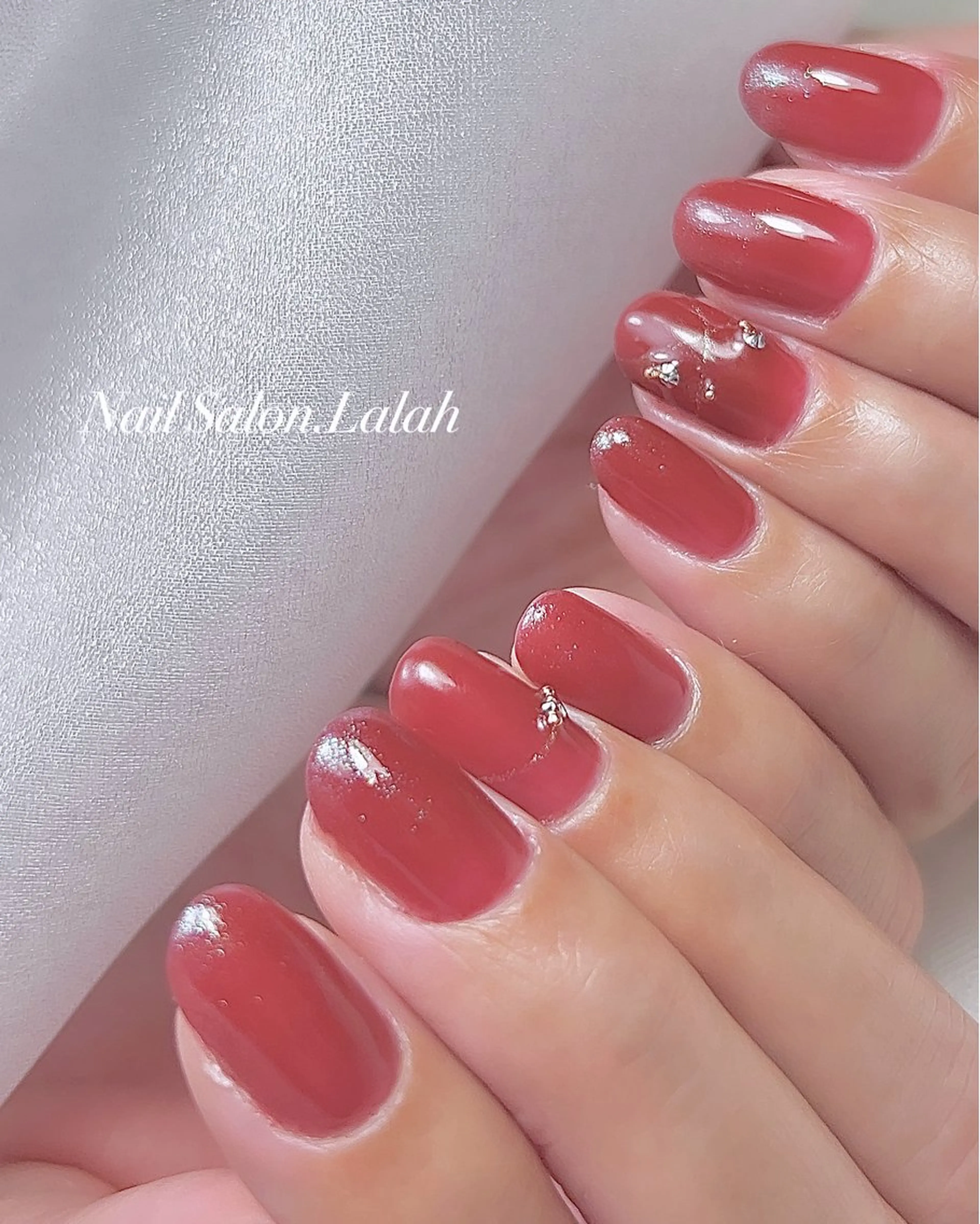 ネイル ボルドー ラメ(グリッター) ワンカラーネイル ストーンネイル ハンドネイル Nail Salon .Lalahのネイルデザイン