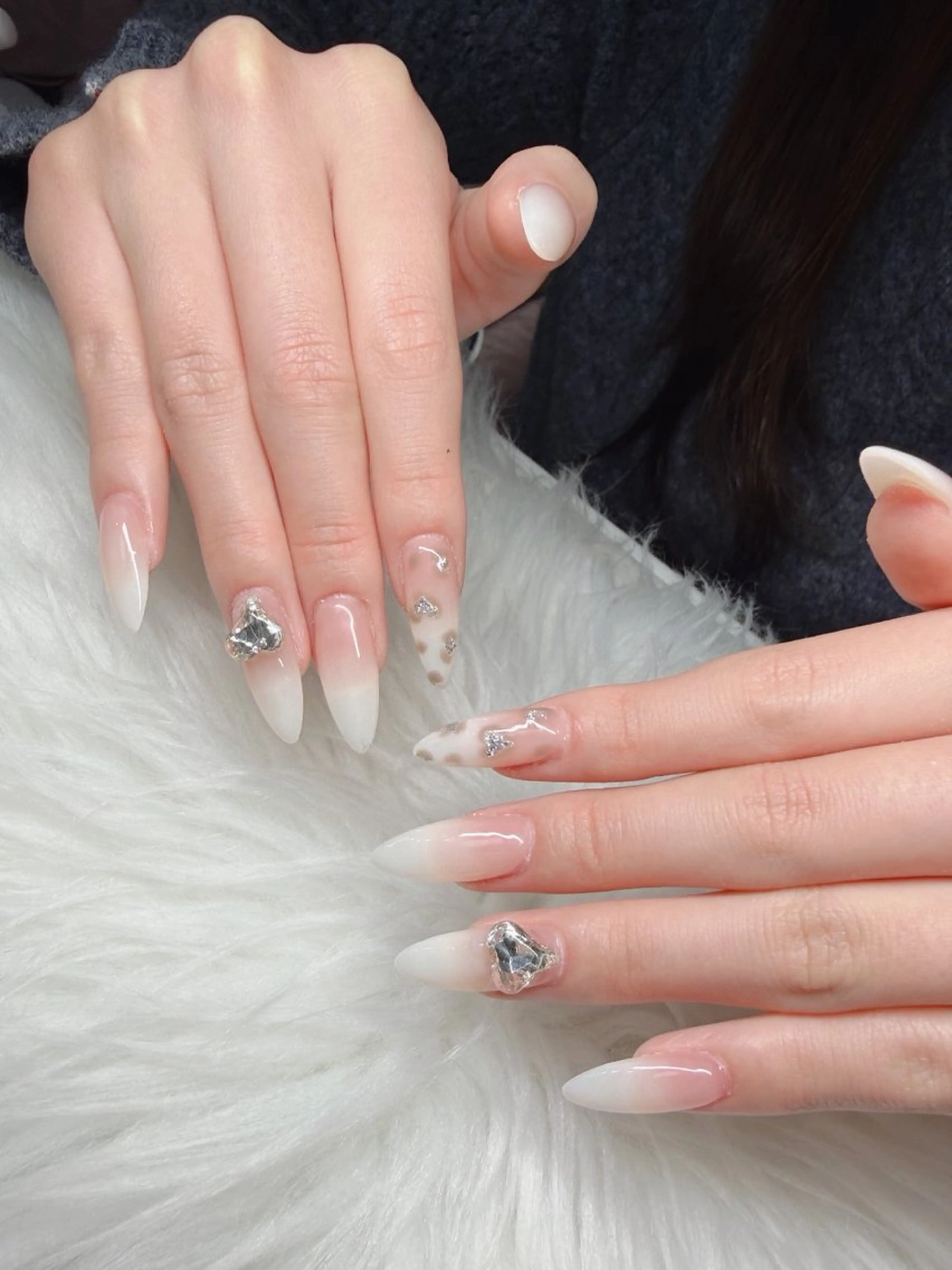 ネイル 長さ出し グラデーション 卒業式 キラキラネイル マグネットネイル Lee Nailsのネイルデザイン