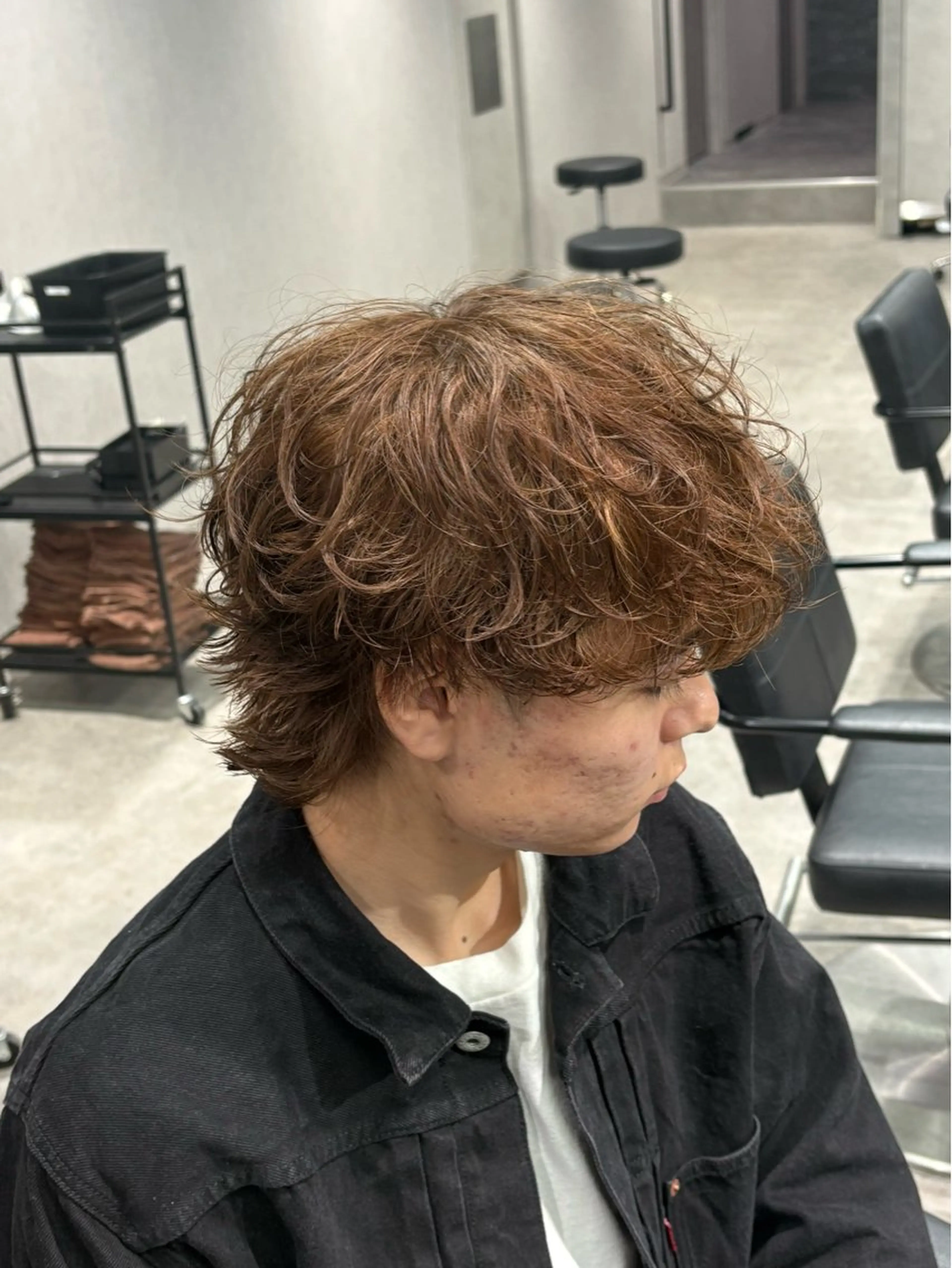 ショート カラー パーマ メンズ カット ヘアカラー パーマ 【シャドウパーマ センターパート】義心のヘアスタイル