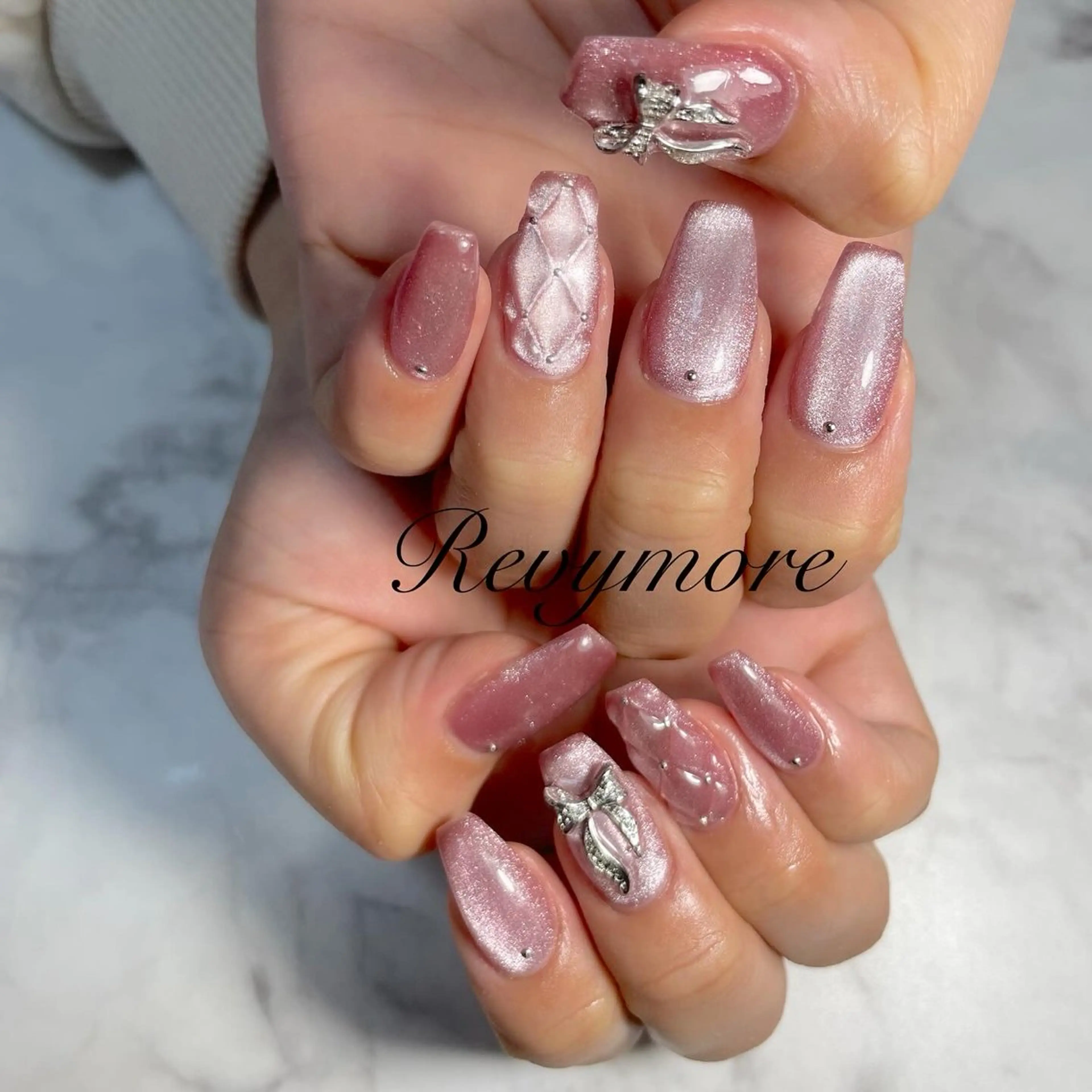 ネイル ジェルネイル キラキラネイル 韓国ネイル マグネットネイル ニュアンスネイル nail salon Revymore所属・nail salon Revymoreのネイルデザイン