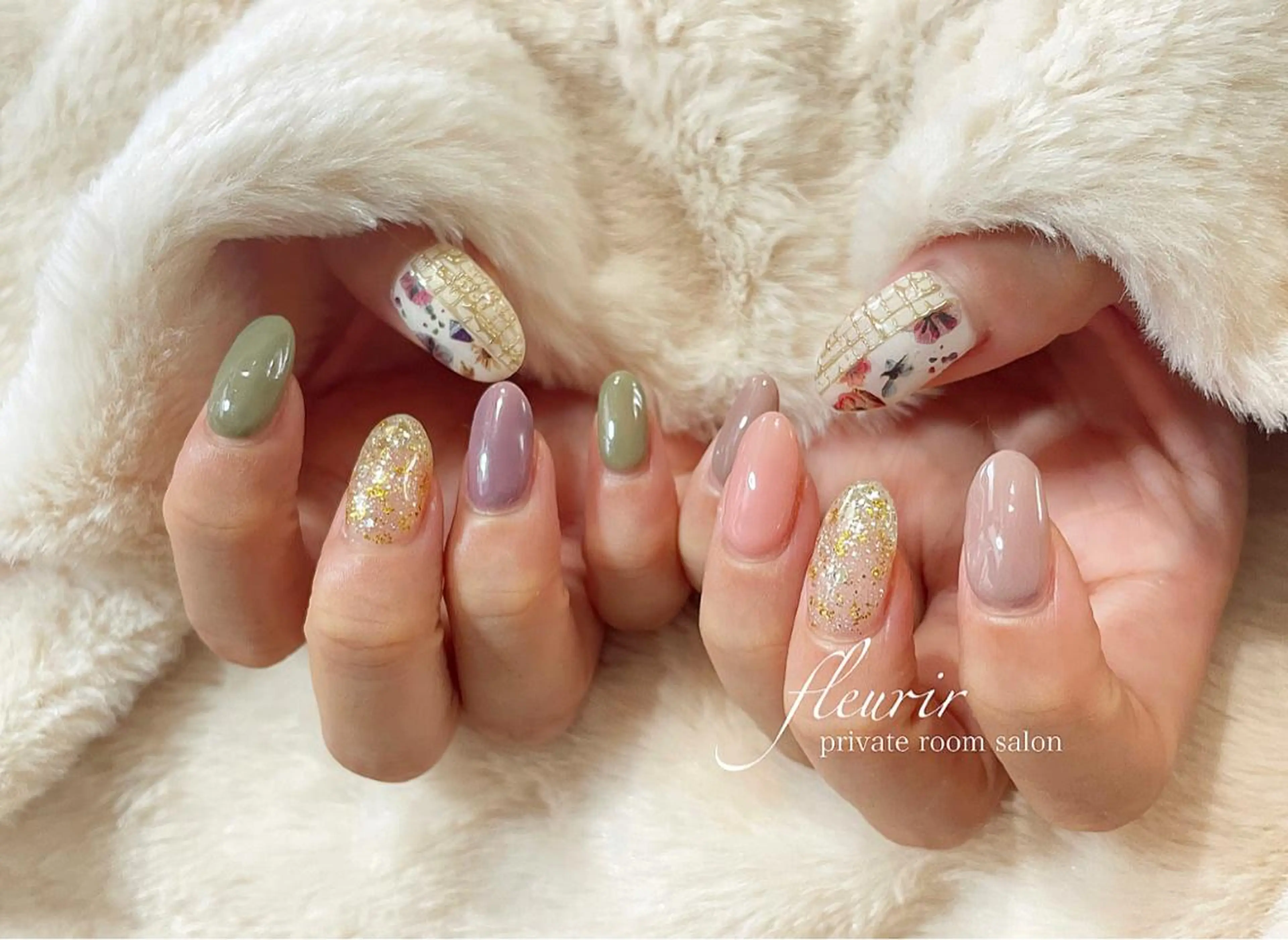 ネイル ゴールド ピンク シルバー ホワイト フルリール 【プライベートサロンのネイルデザイン