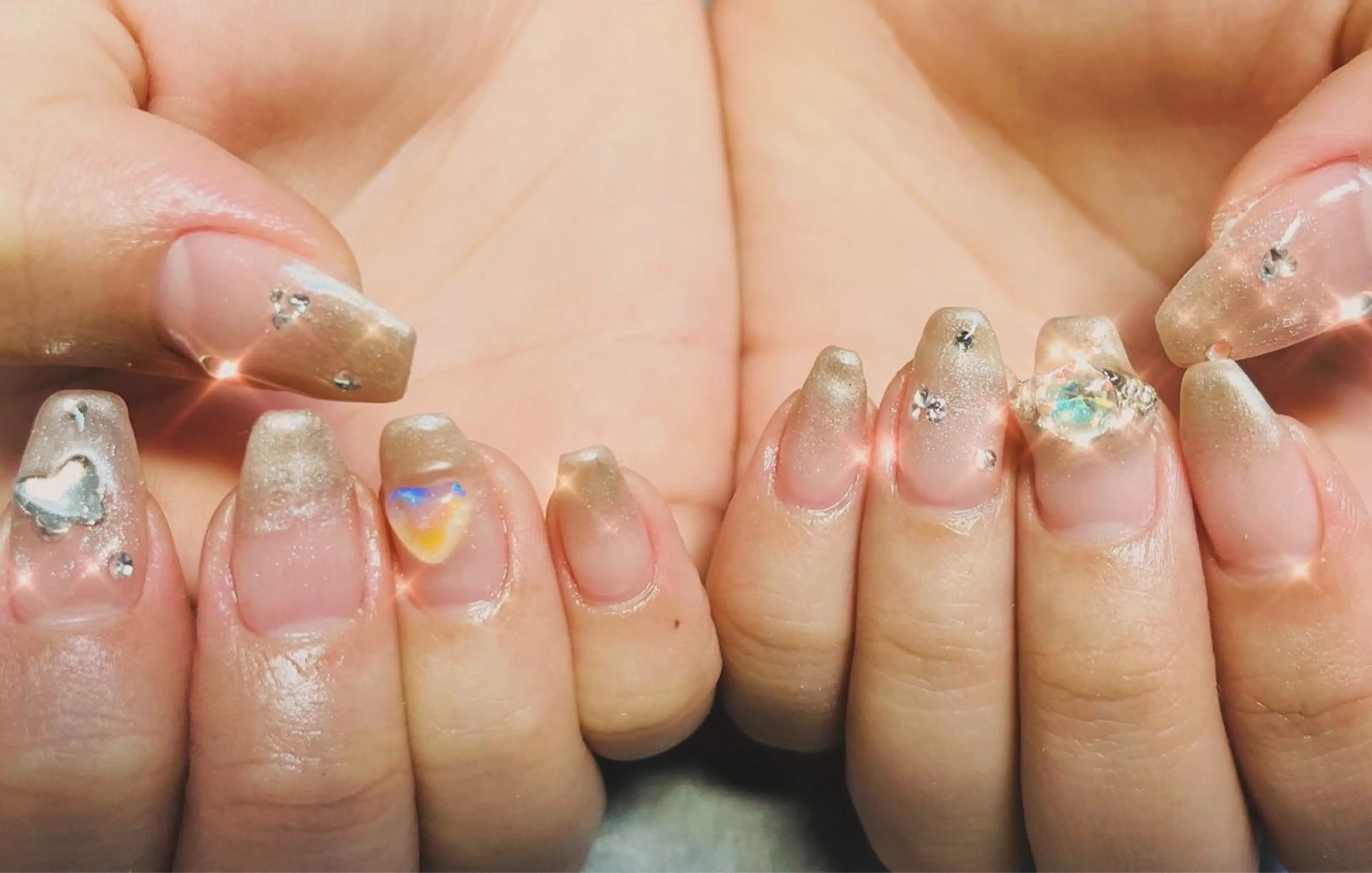 ネイル アートネイル キラキラネイル 持ち込み ワンホンネイル ハンドネイル ハンドケア ベテランネイル cnc  nailのネイルデザイン