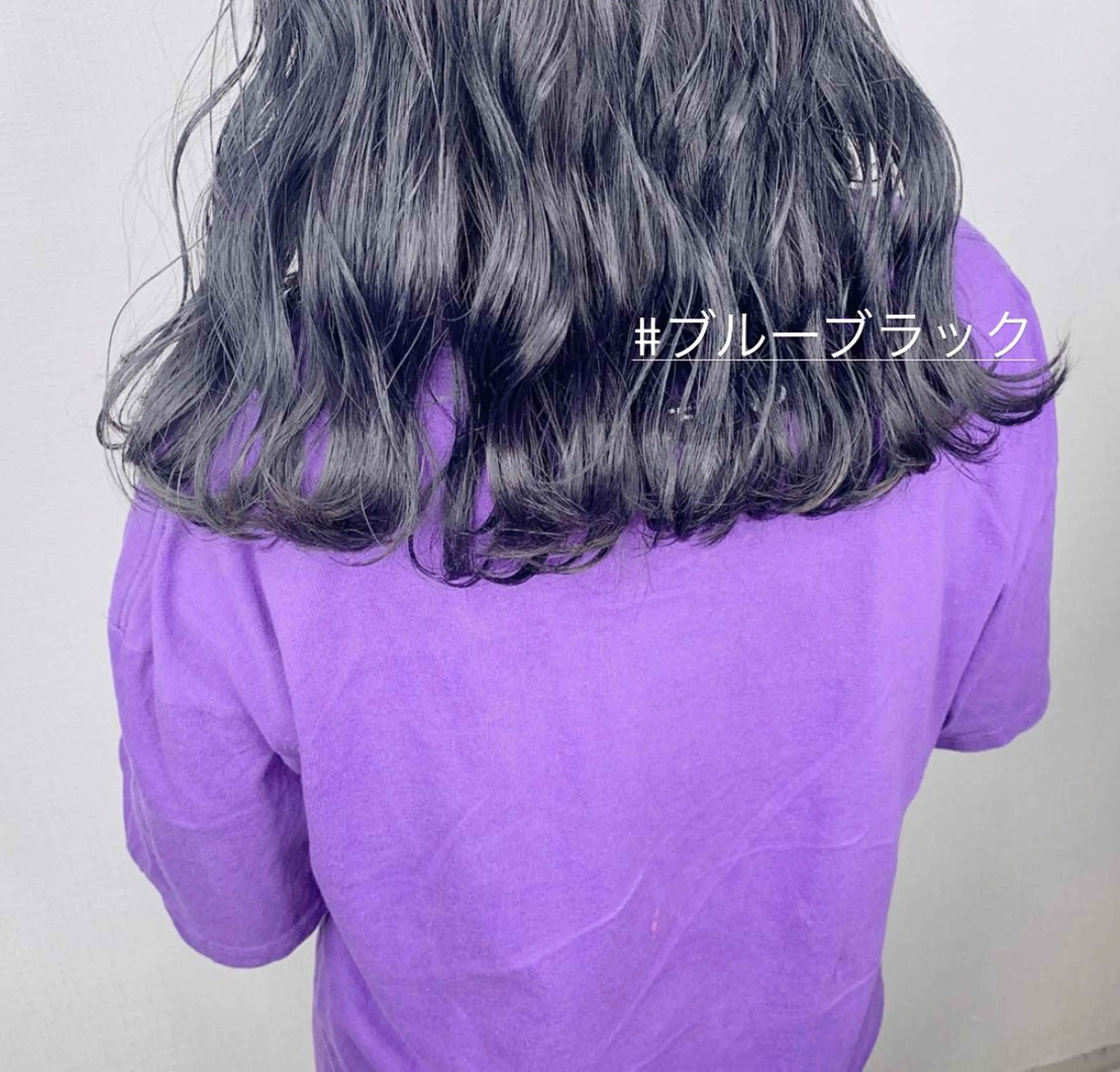 セミロング カラー 黒髪 ブリーチ ブルーカラー ブルーブラック ヘアカラー 袴田 伊代のヘアスタイル