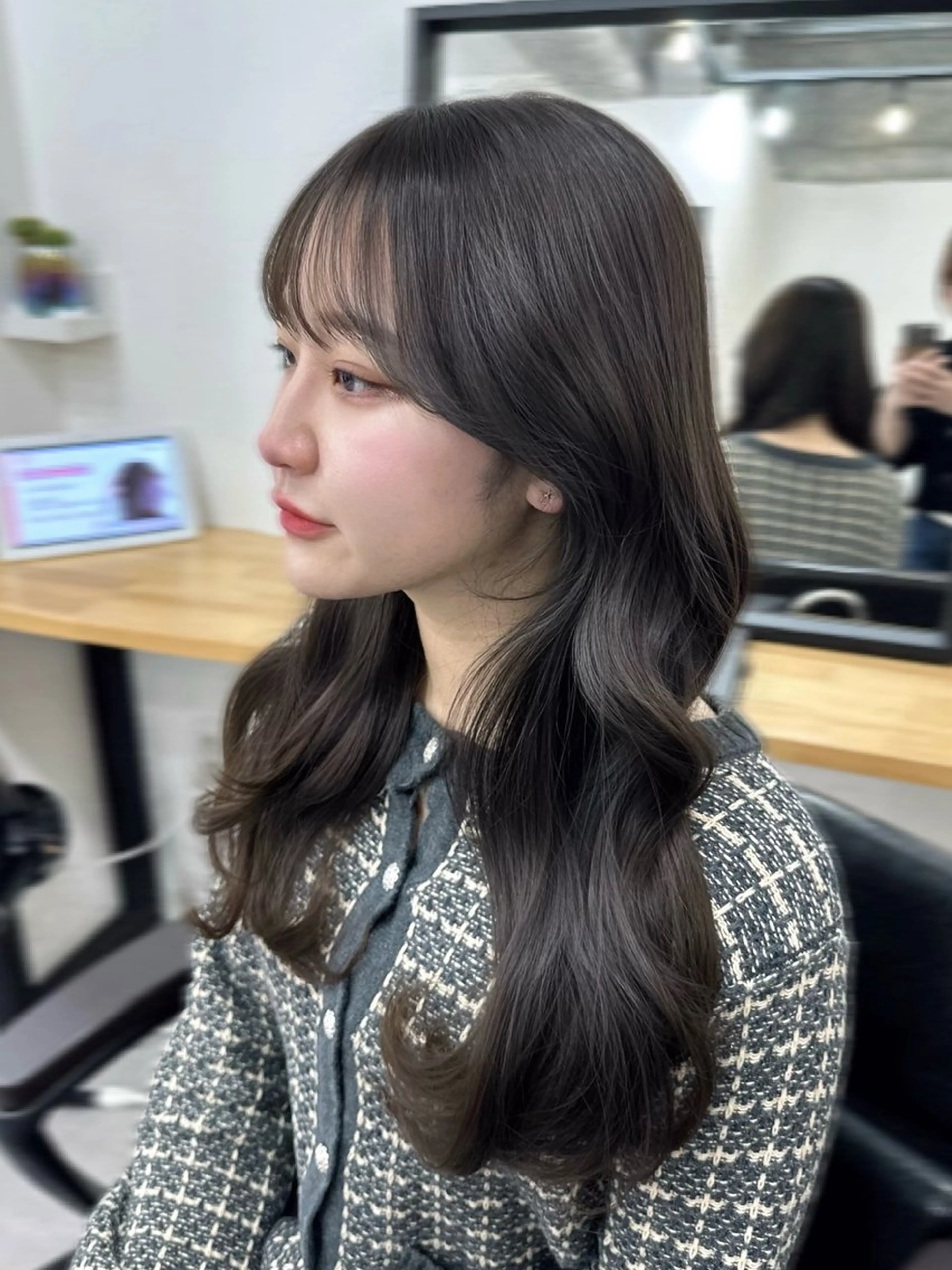 セミロング カラー 顔周りカット 木村 美紅のヘアスタイル