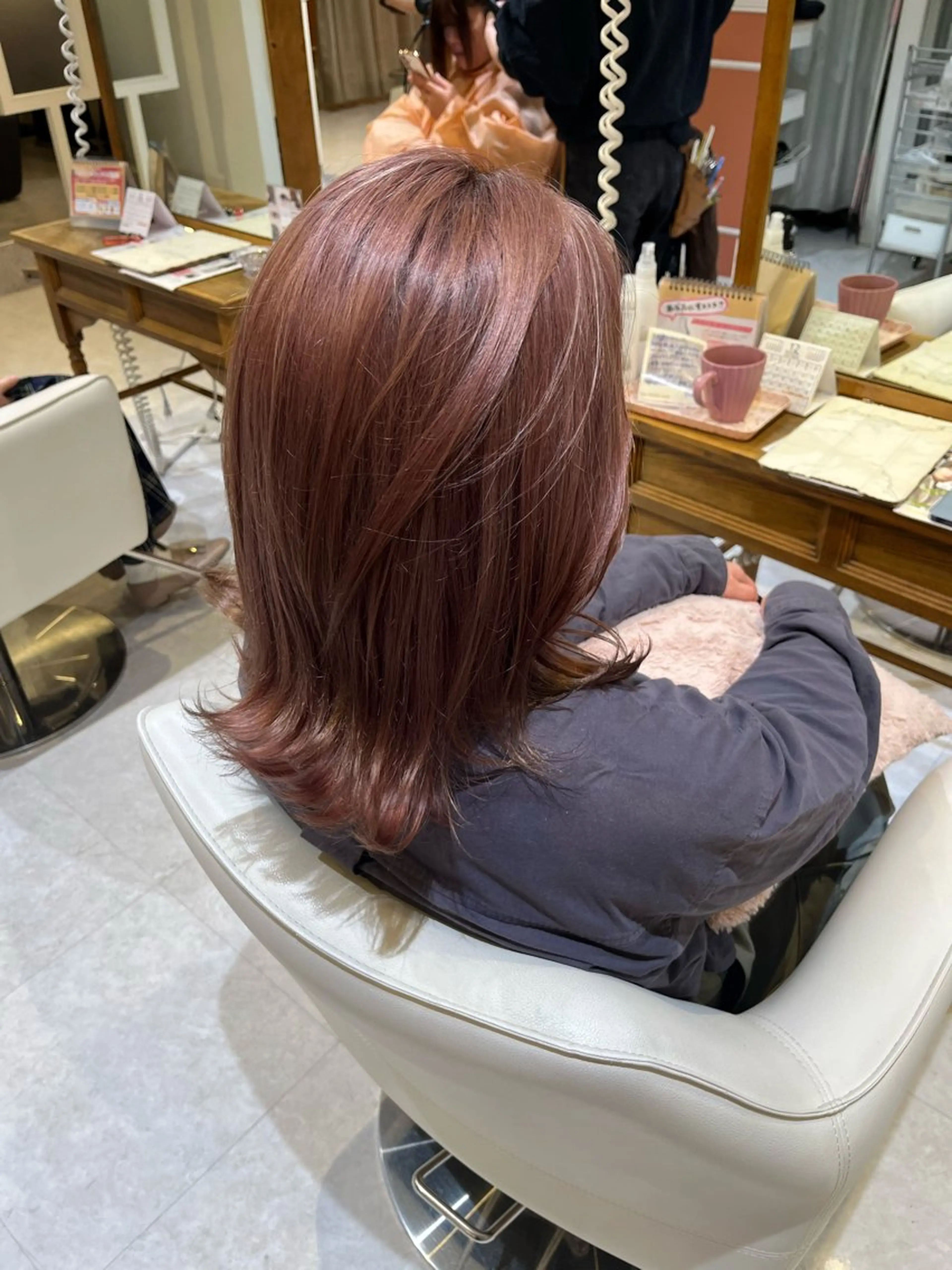 ミディアム カット ヘアカラー トリートメント 梛木 唯のヘアスタイル