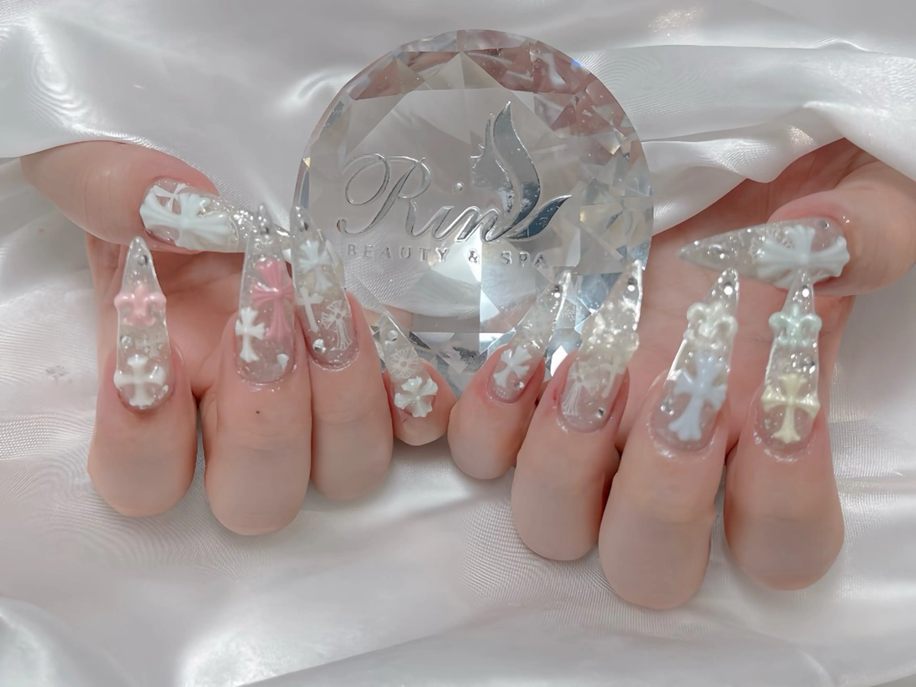 ネイル オーロラネイル チークネイル 桜ネイル クリアネイル ドット ハンドネイル Rin Nail 新大久保店のネイルデザイン