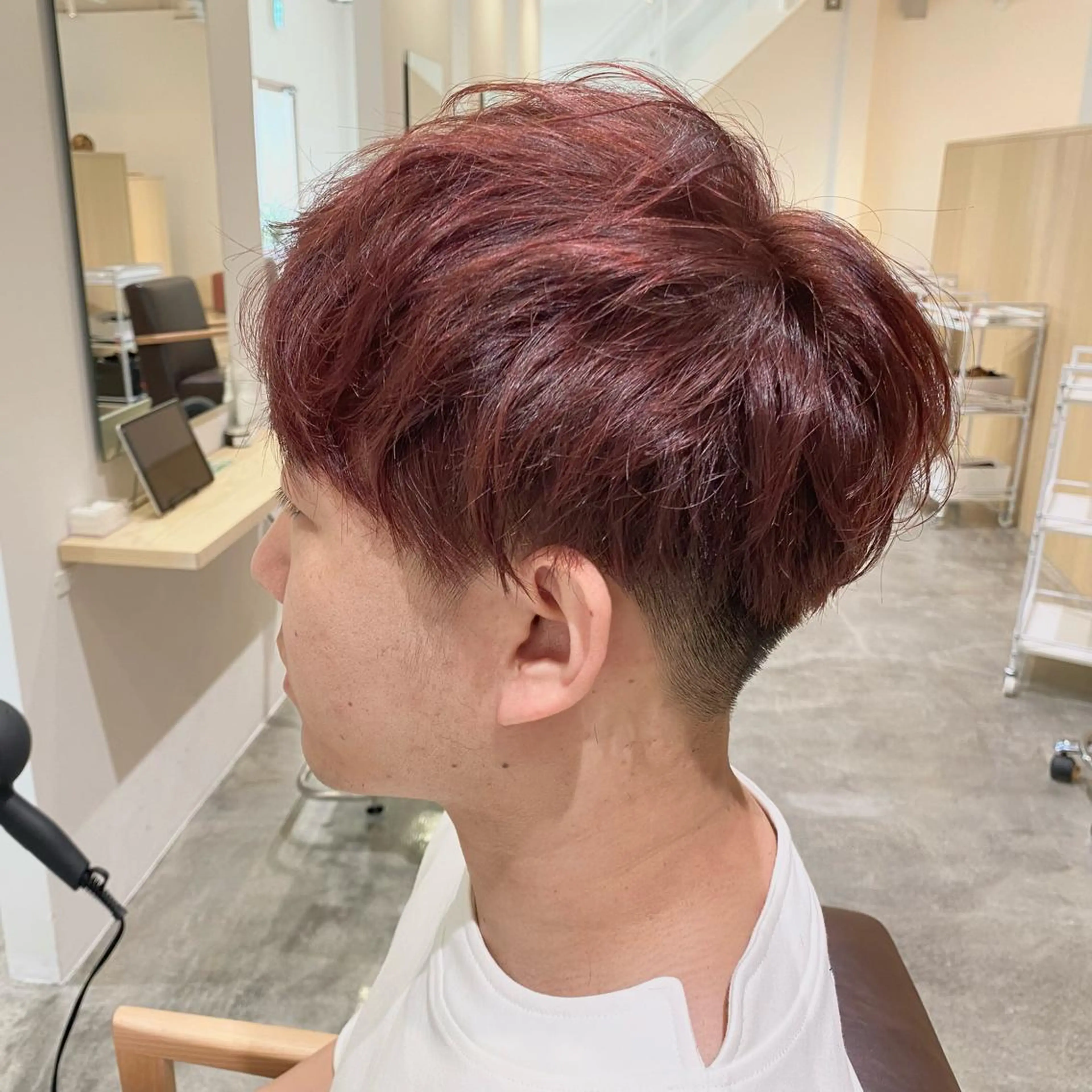 ショート カラー メンズ メンズバレイヤージュ センターパート メンズハイライト メンズインナーカラー メンズパーマ ブリーチなしWカラー /酸性ストレート河本のヘアスタイル