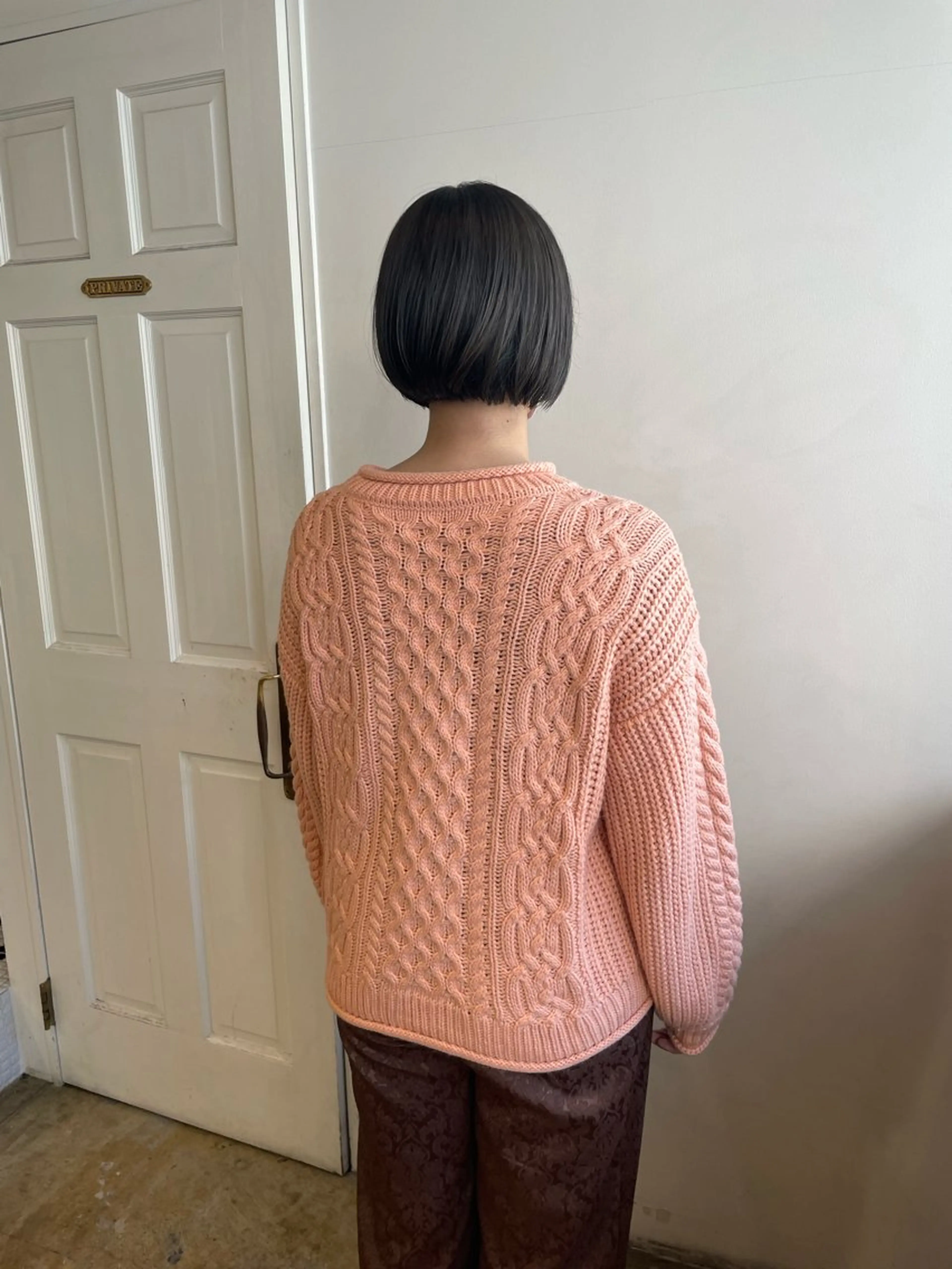 ショート カラー ブリーチ グレージュ オリーブグレージュ オリーブグレー ヘアカラー トリートメント MIOベージュカラー 柔らかいカラーのヘアスタイル