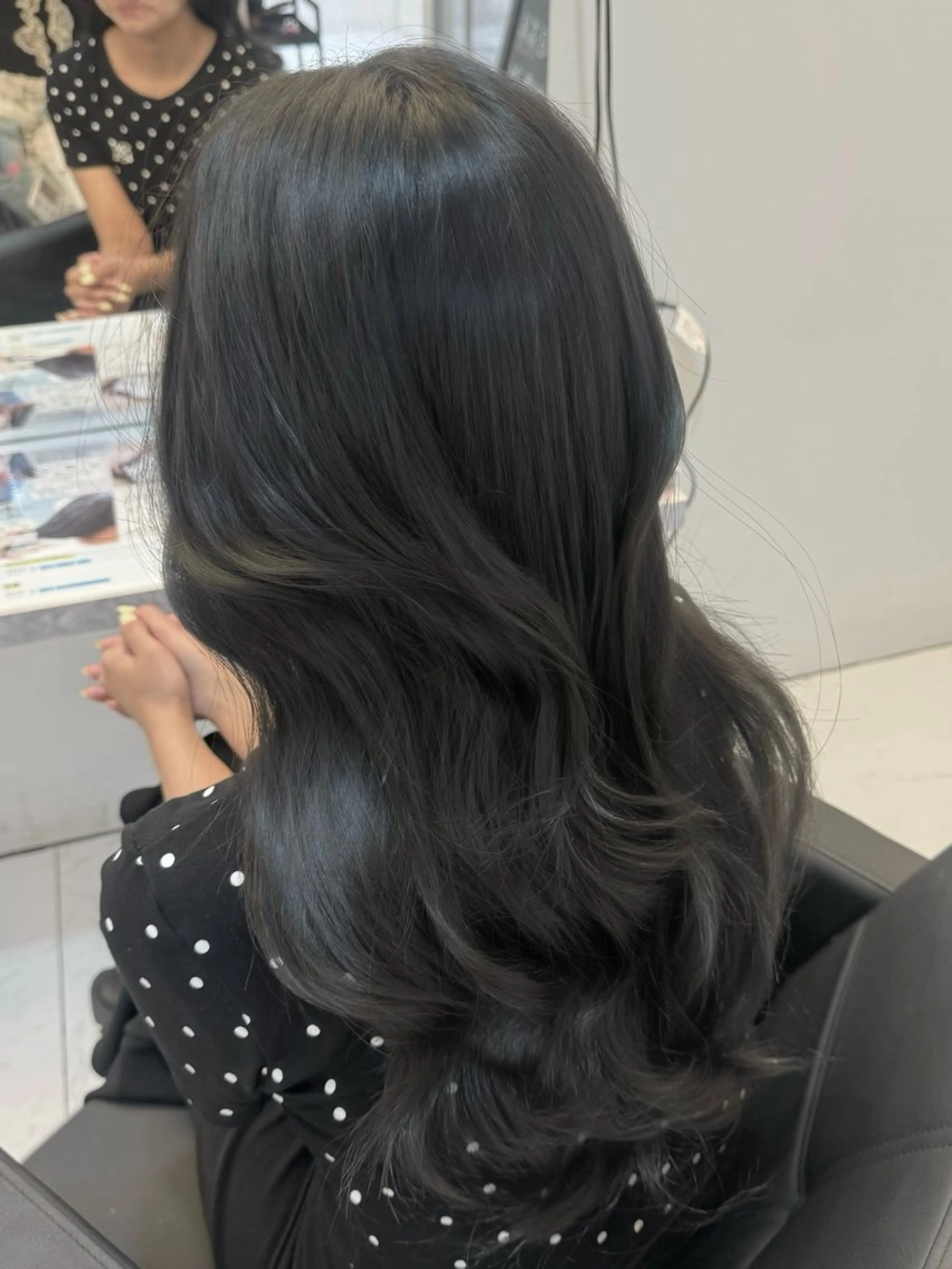 ロング ヘアカラー 𝐋𝐞𝐞四ツ橋 𝐍𝐞𝐢𝐫𝐨のヘアスタイル