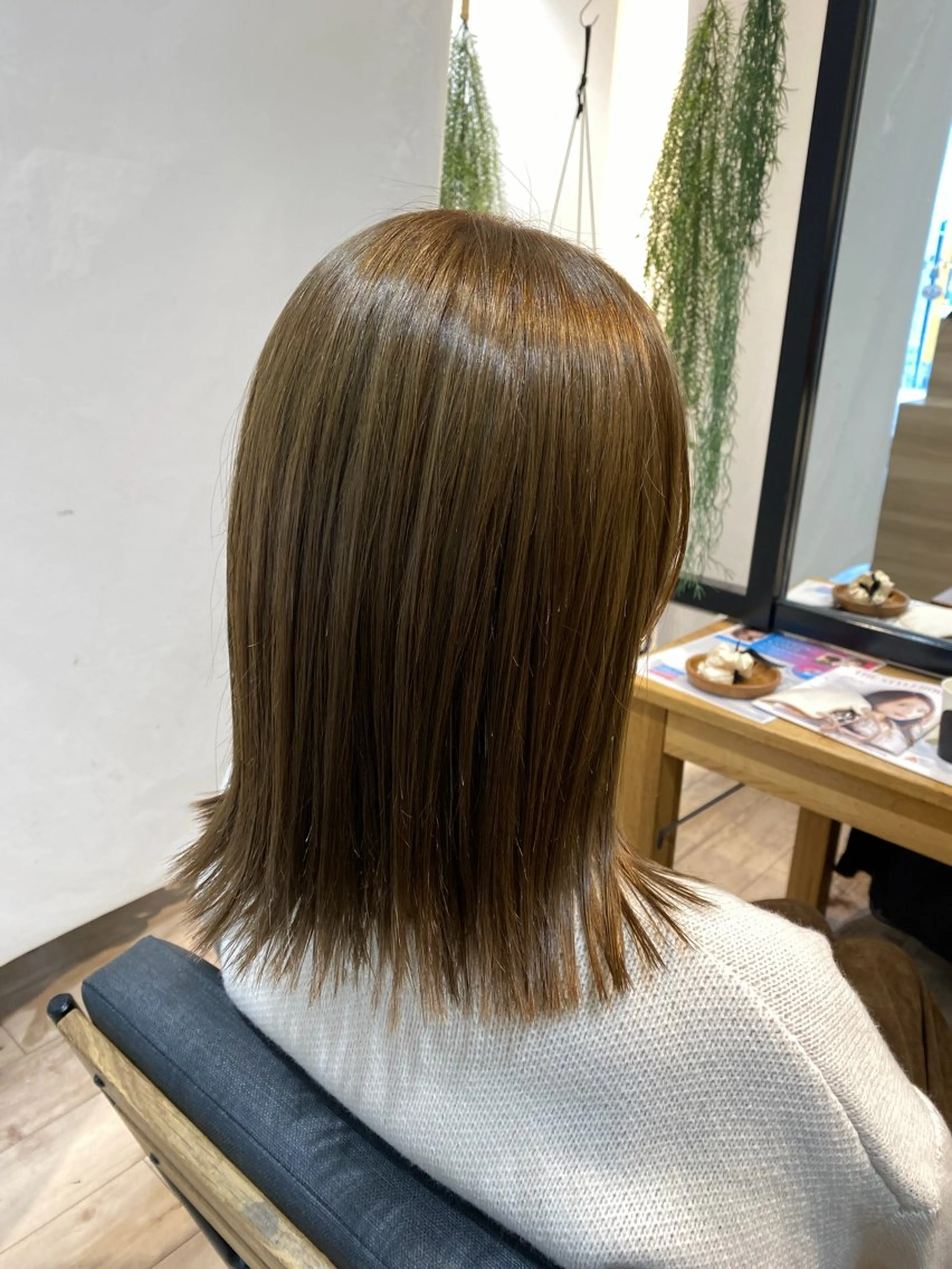 セミロング カラー h Blanche 丸山 稚葉のヘアスタイル
