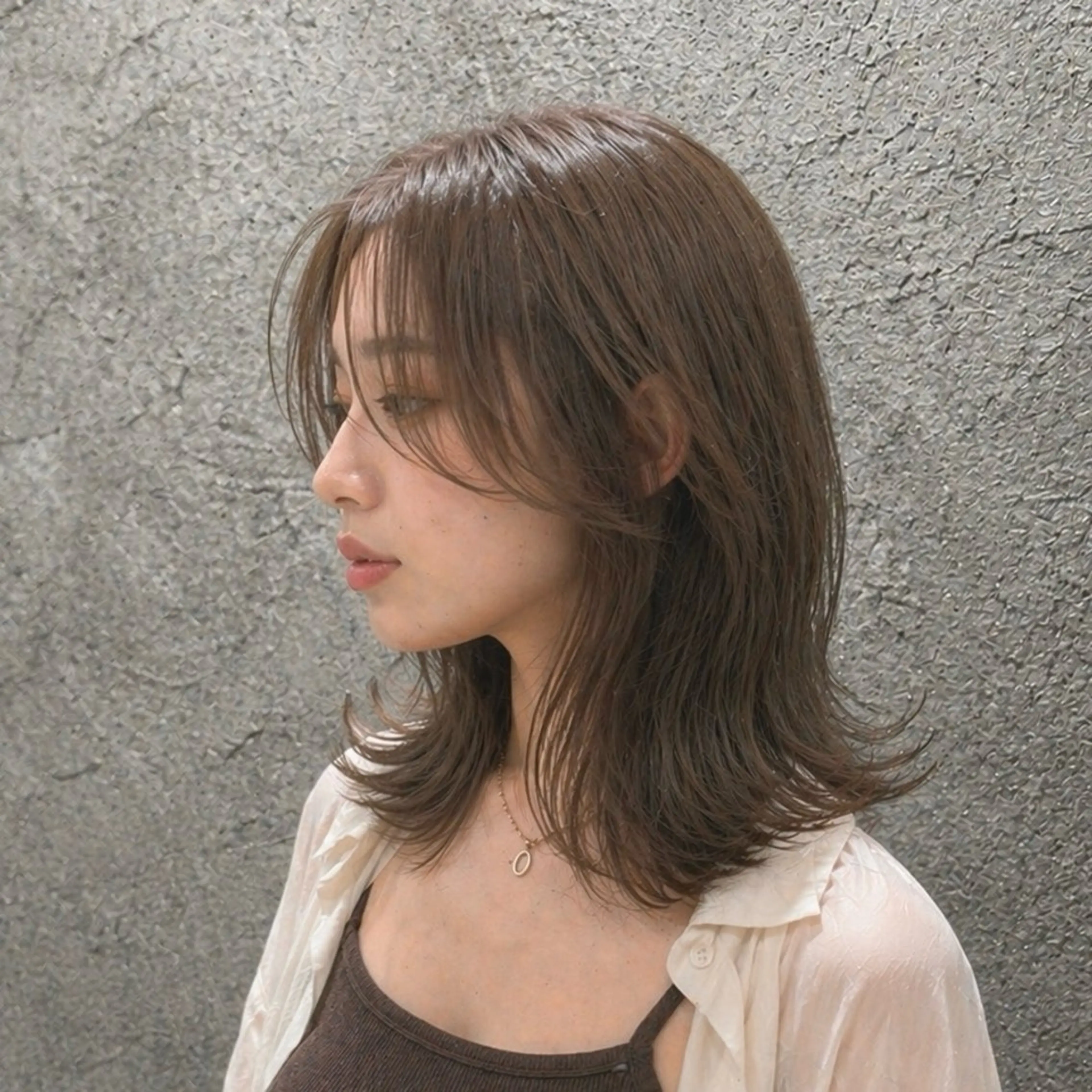 ミディアム 小島 咲音/艶カラー /レイヤー/縮毛矯正のヘアスタイル