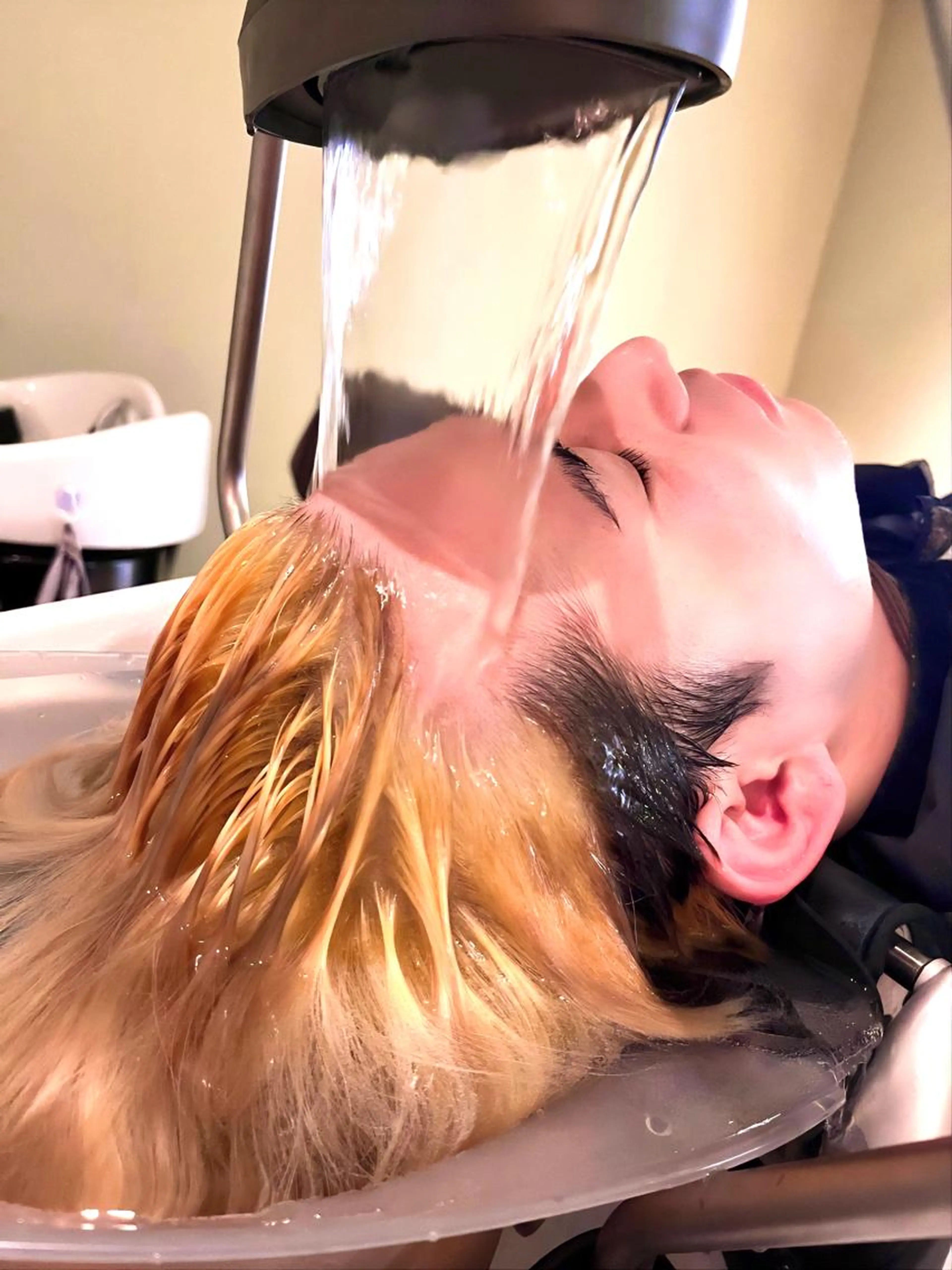 SNSで話題の頭浸浴+ヘッドスパ+カットの写真