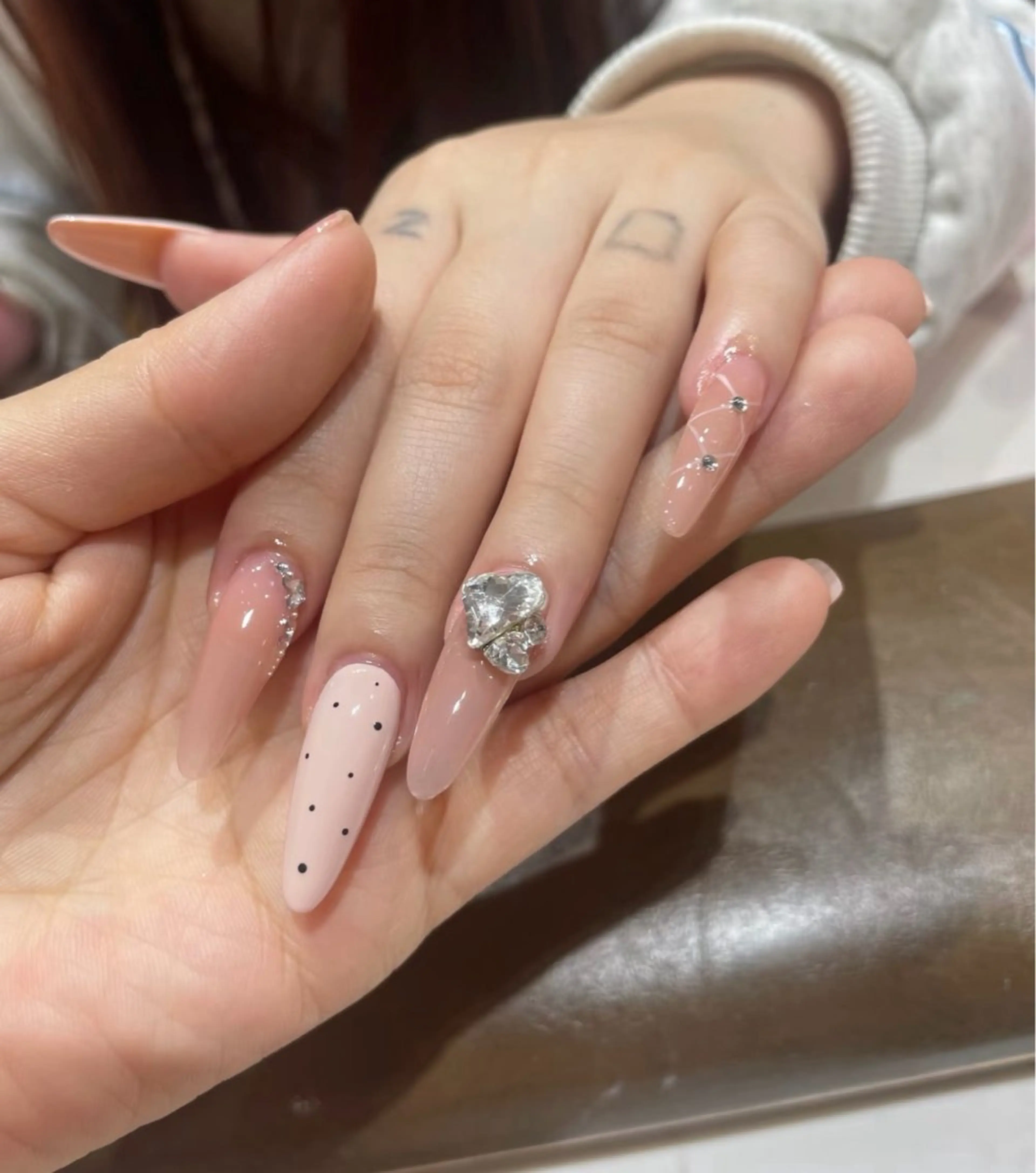 ネイル フレンチネイル キラキラネイル 韓国ネイル シンプルネイル ワンホンネイル ハンドネイル MEI Nailのネイルデザイン