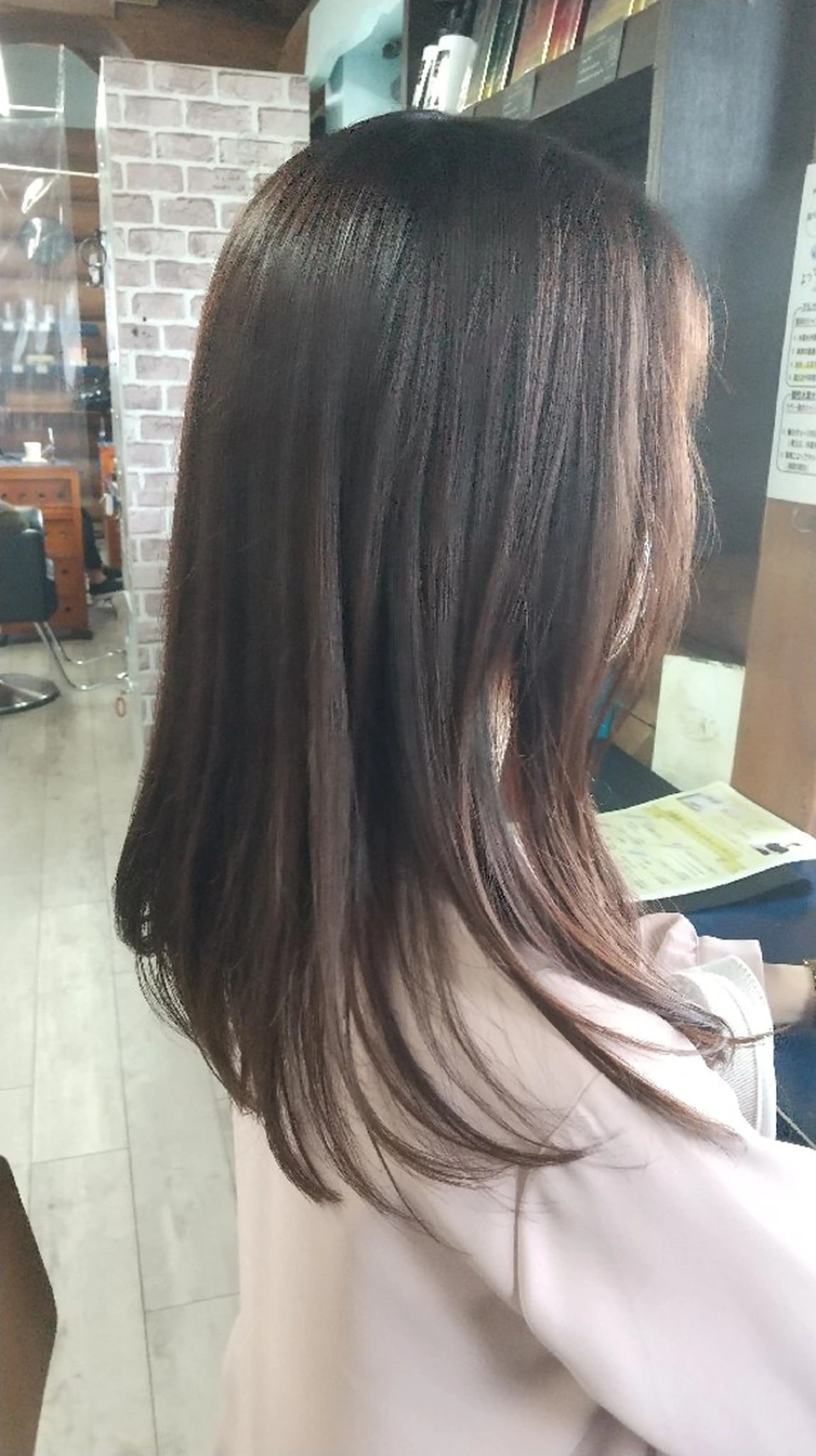 ロング 岡本 小百合のヘアスタイル